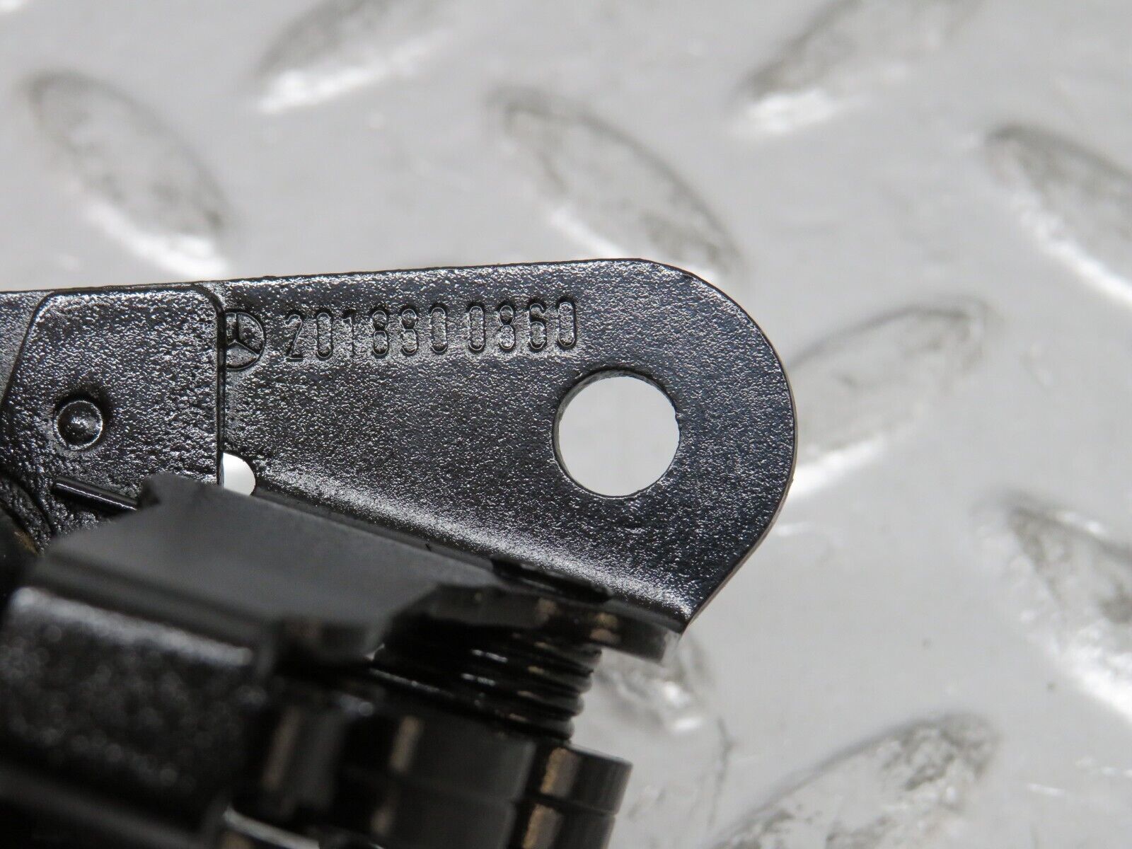 31776 Mercedes-Benz W201 190LE 1.8L Bonnet Lock Latch 2018800860