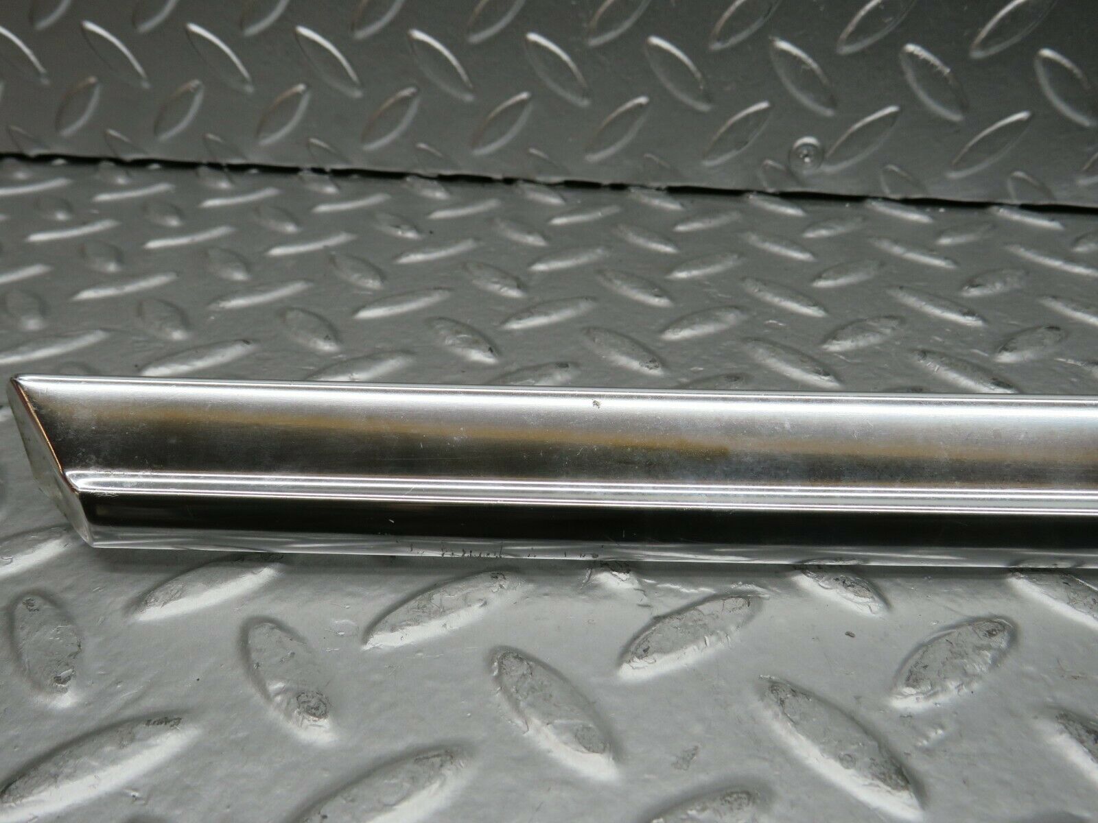 22737 Mercedes-Benz C107 450SLC Coupe Right Door Chrome Trim