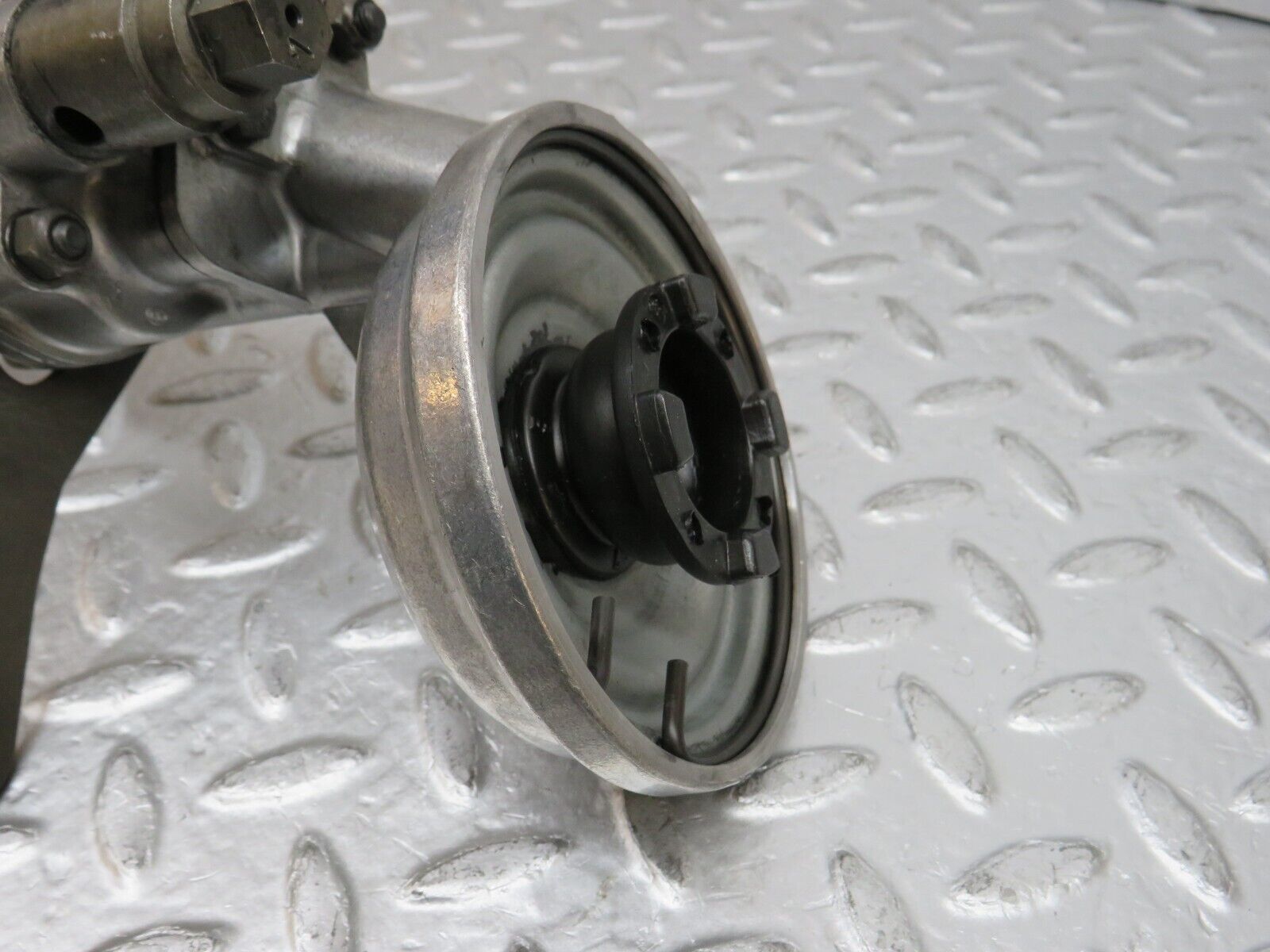 0868 Mercedes-Benz W123 240D Oil Pump 1151800102