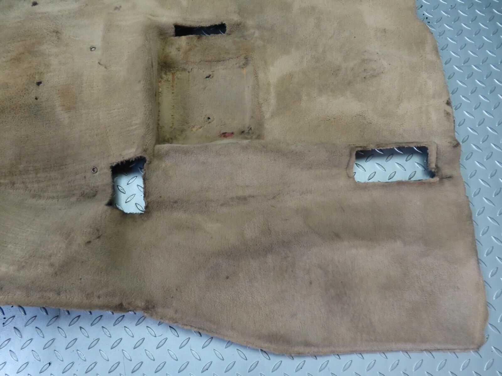 12549 Mercedes-Benz R129 300SL Coupe Front Right Floor Carpet Cream