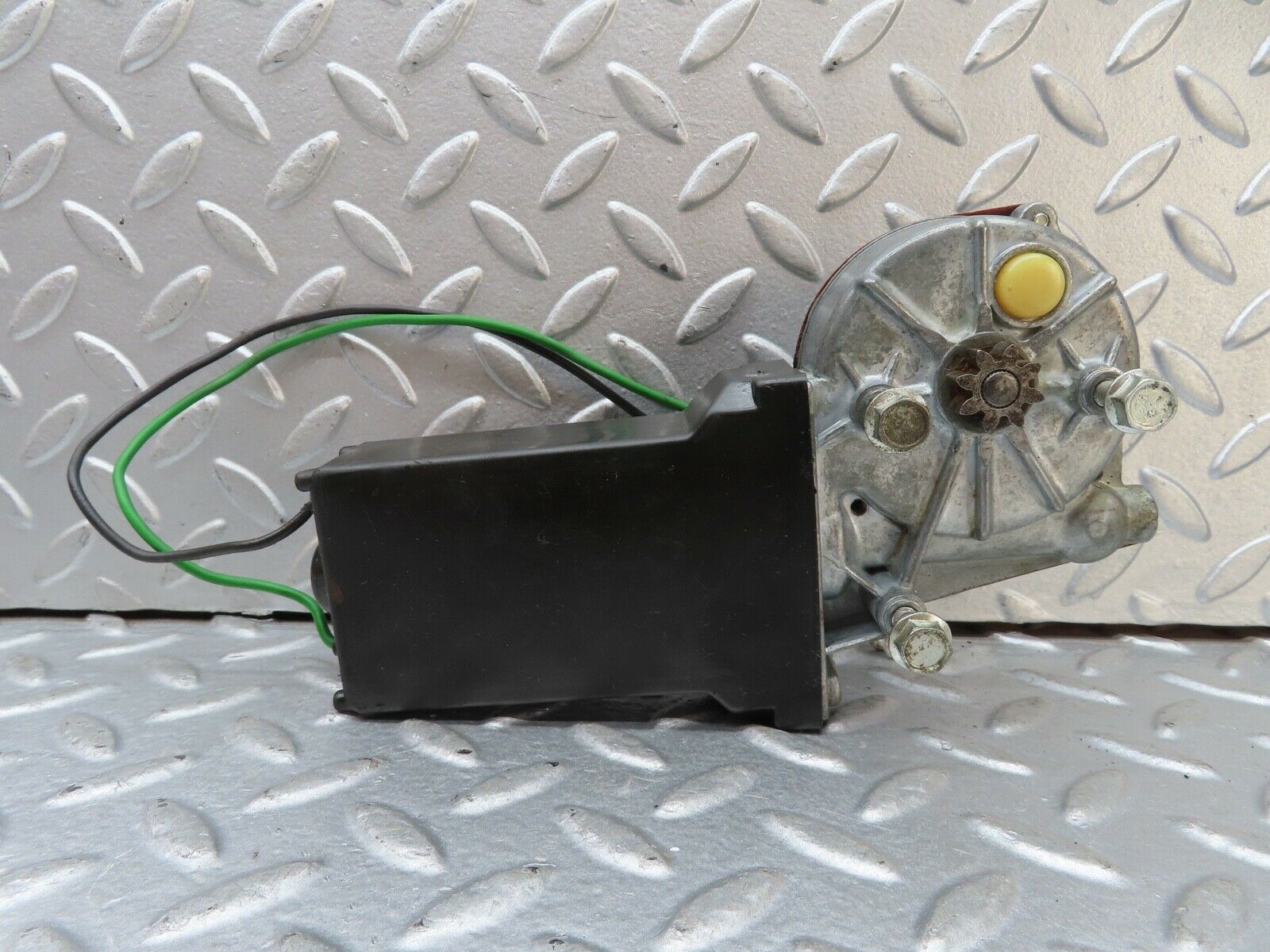 18793 Mercedes-Benz W116 Rear Left Window Regulator Motor 0130820002