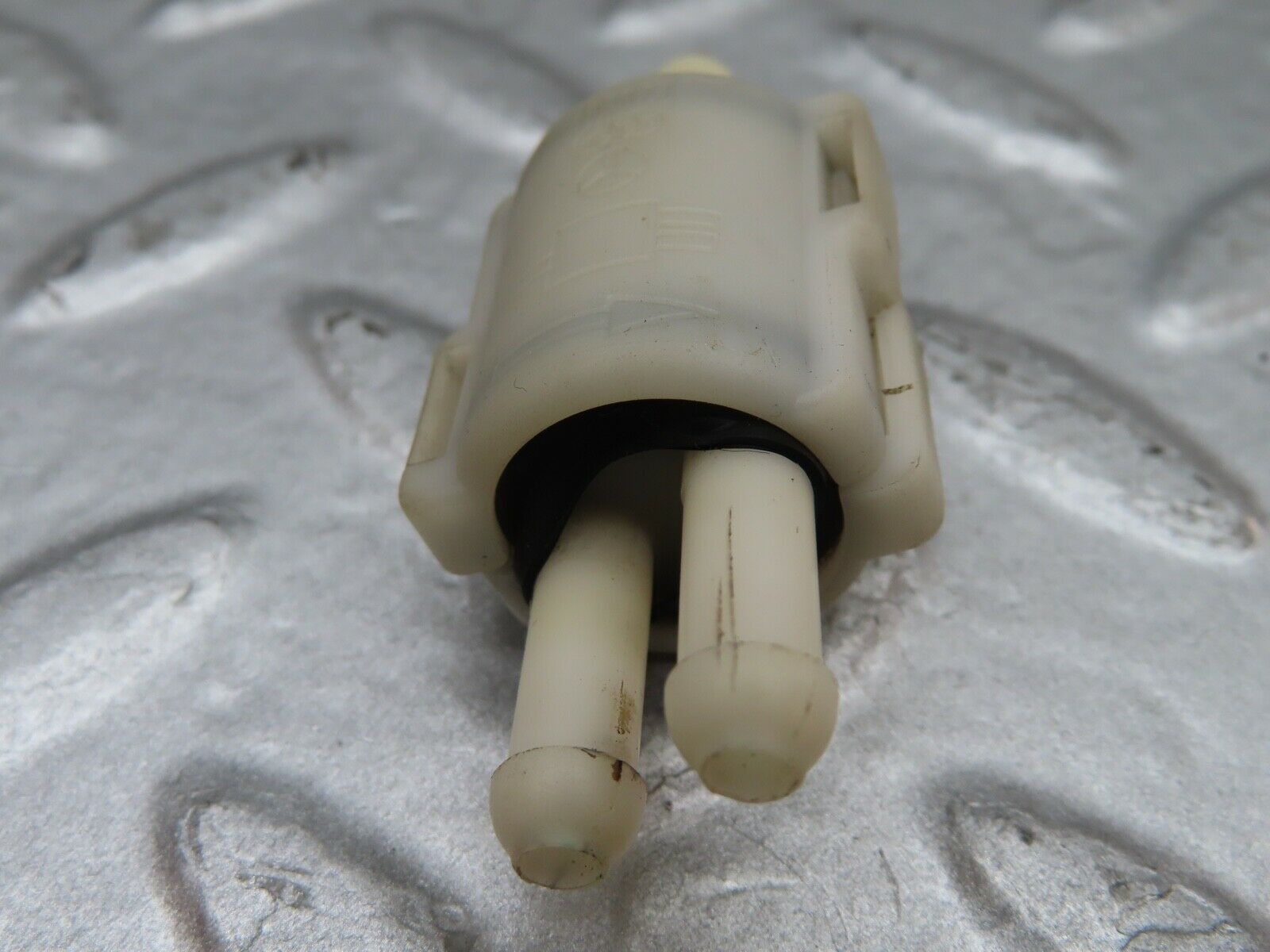 20048 Mercedes-Benz R129 300SL Coupe Windscreen Washer Fluid Distributors