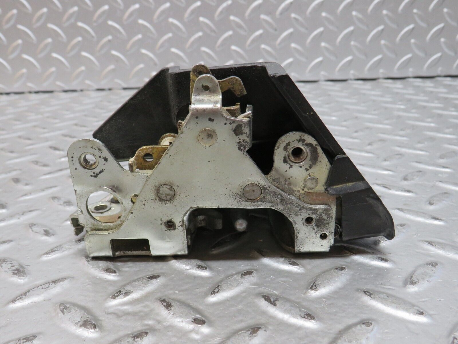 28741 Mercedes-Benz W123 230E Rear Right Door Lock Mechanism 1237230208