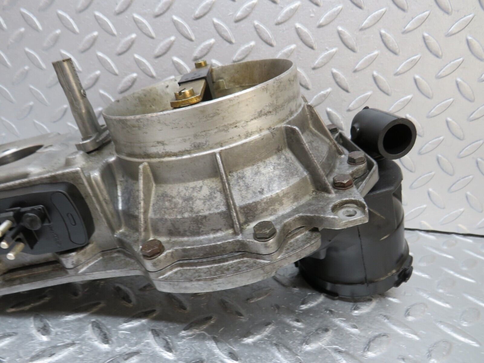 37118 Mercedes-Benz C126 420SEC Coupe Air Flow Mass Meter Sensor 0438121037