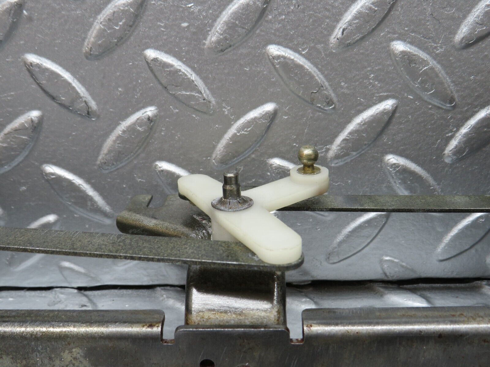 32779 Mercedes-Benz S124 300TE Wagon Heater Box Vacuum Actuator