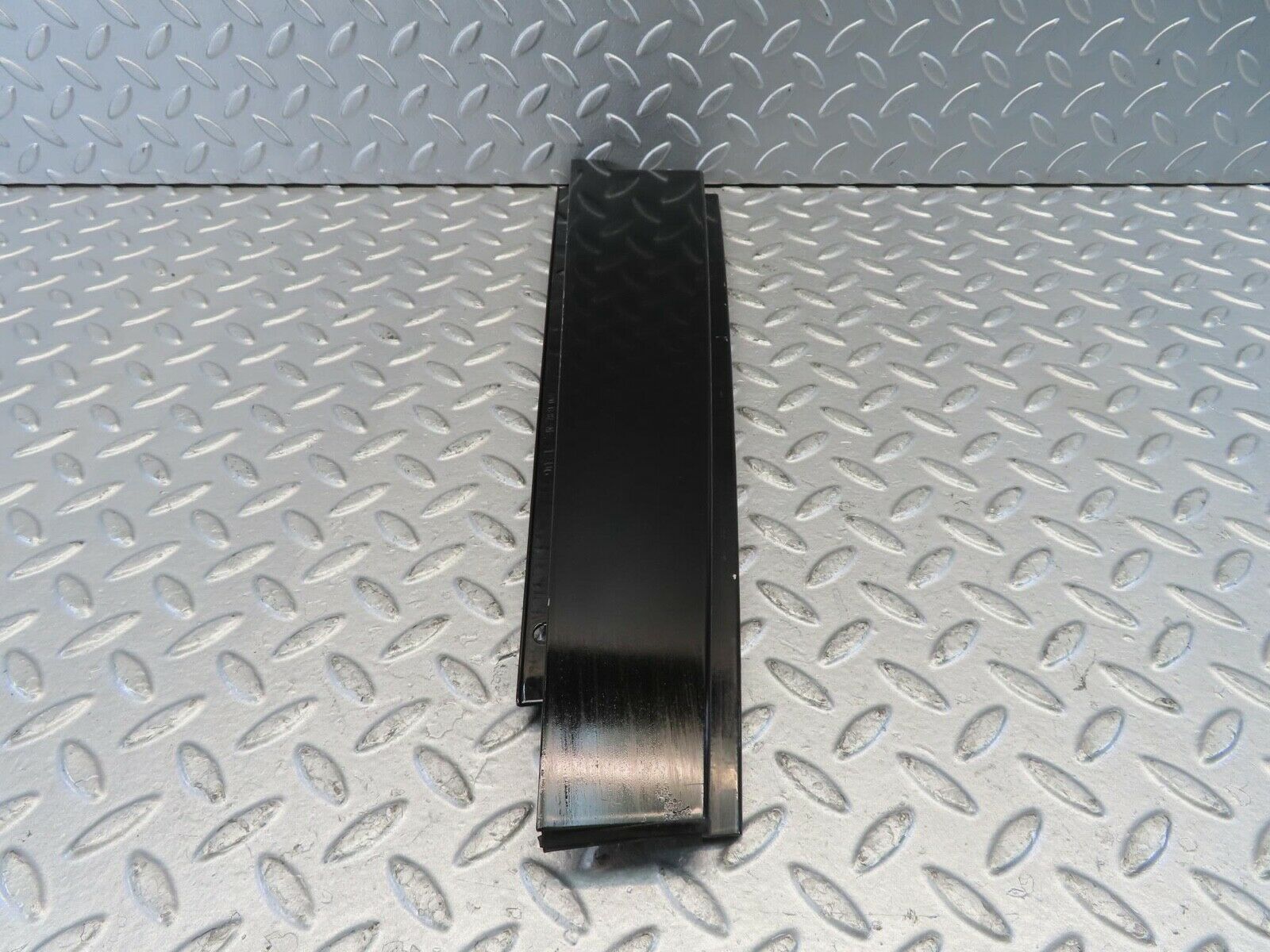 11201 Mercedes-Benz W221 S320 Rear Left Door Glass Side Trim