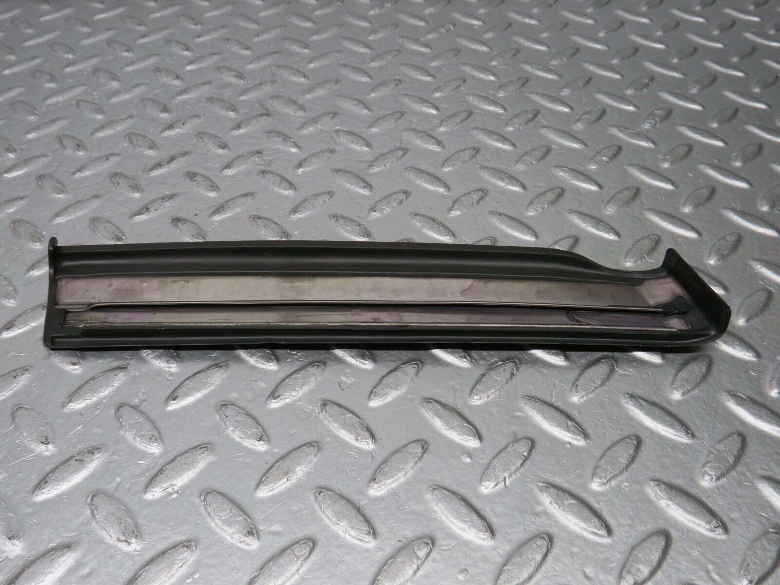 33781 Mercedes-Benz W201 190E 2.0L Front Right Fender Wing Lower Moulding Trim