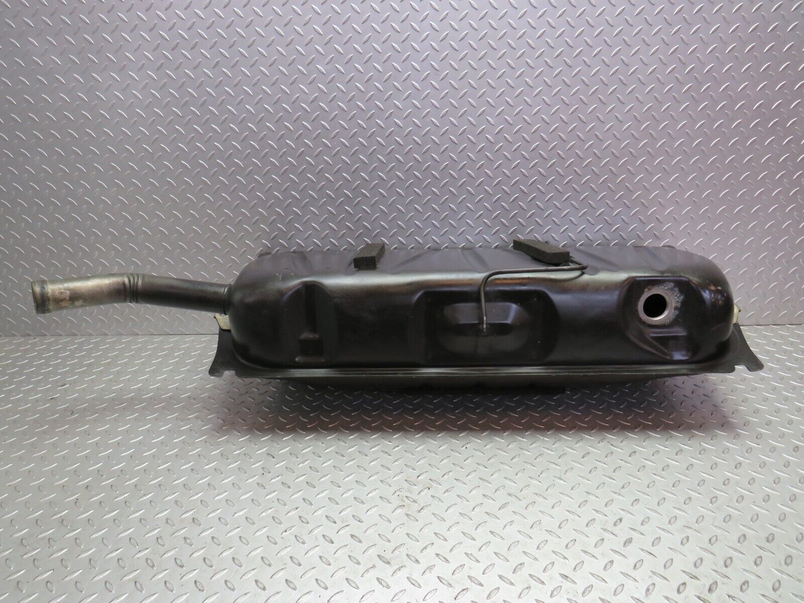 31442 Mercedes-Benz W123 200D Fuel Tank