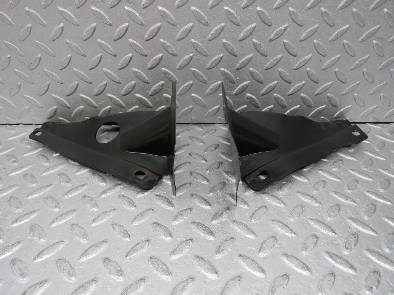 37777 Mercedes-Benz A124 320E Cabriolet Covering Side Member Pair 1246280907 1246281007