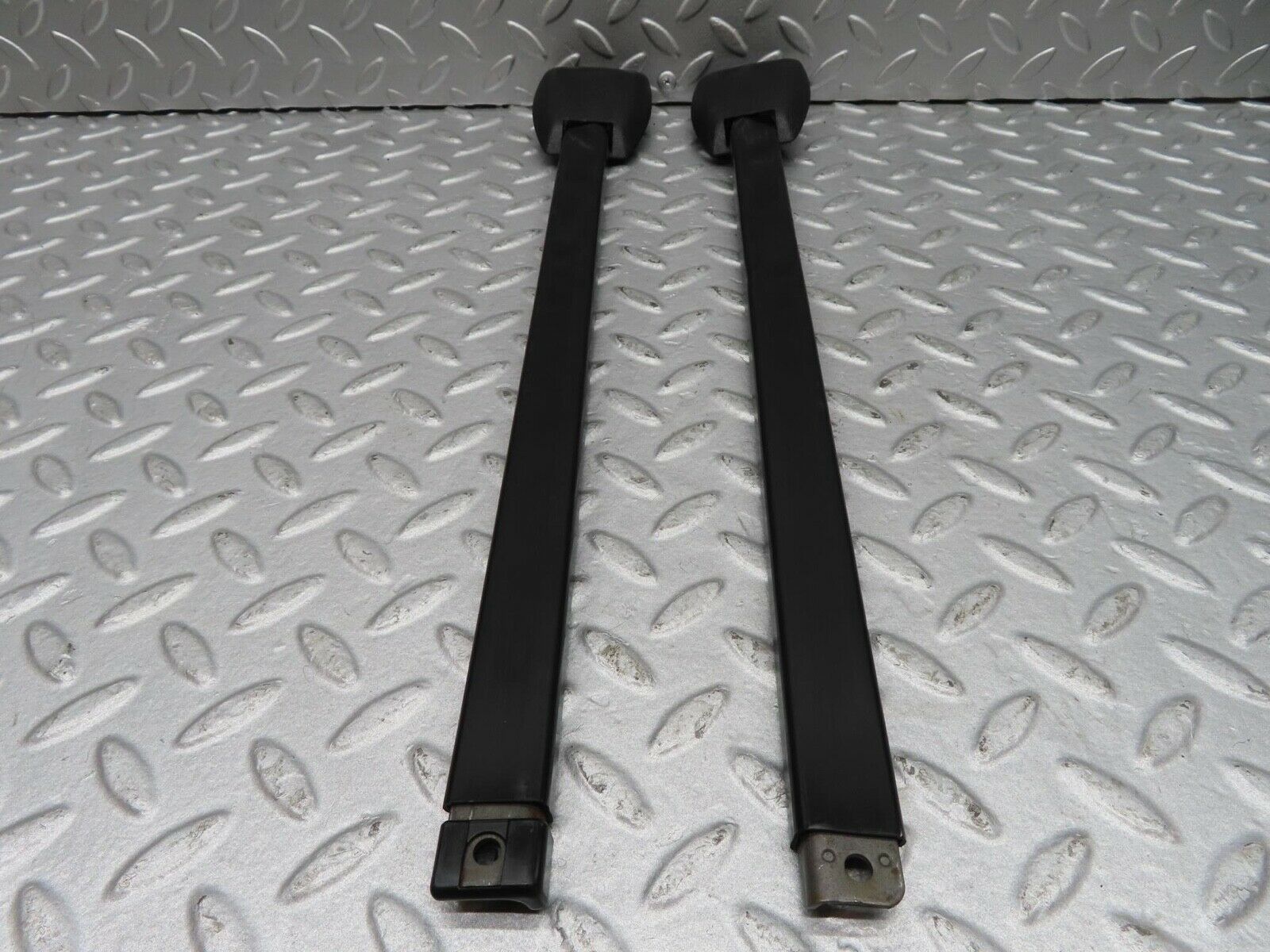 16234 Mercedes-Benz W124 260E Seat Belt Runner With Cover 1249193520