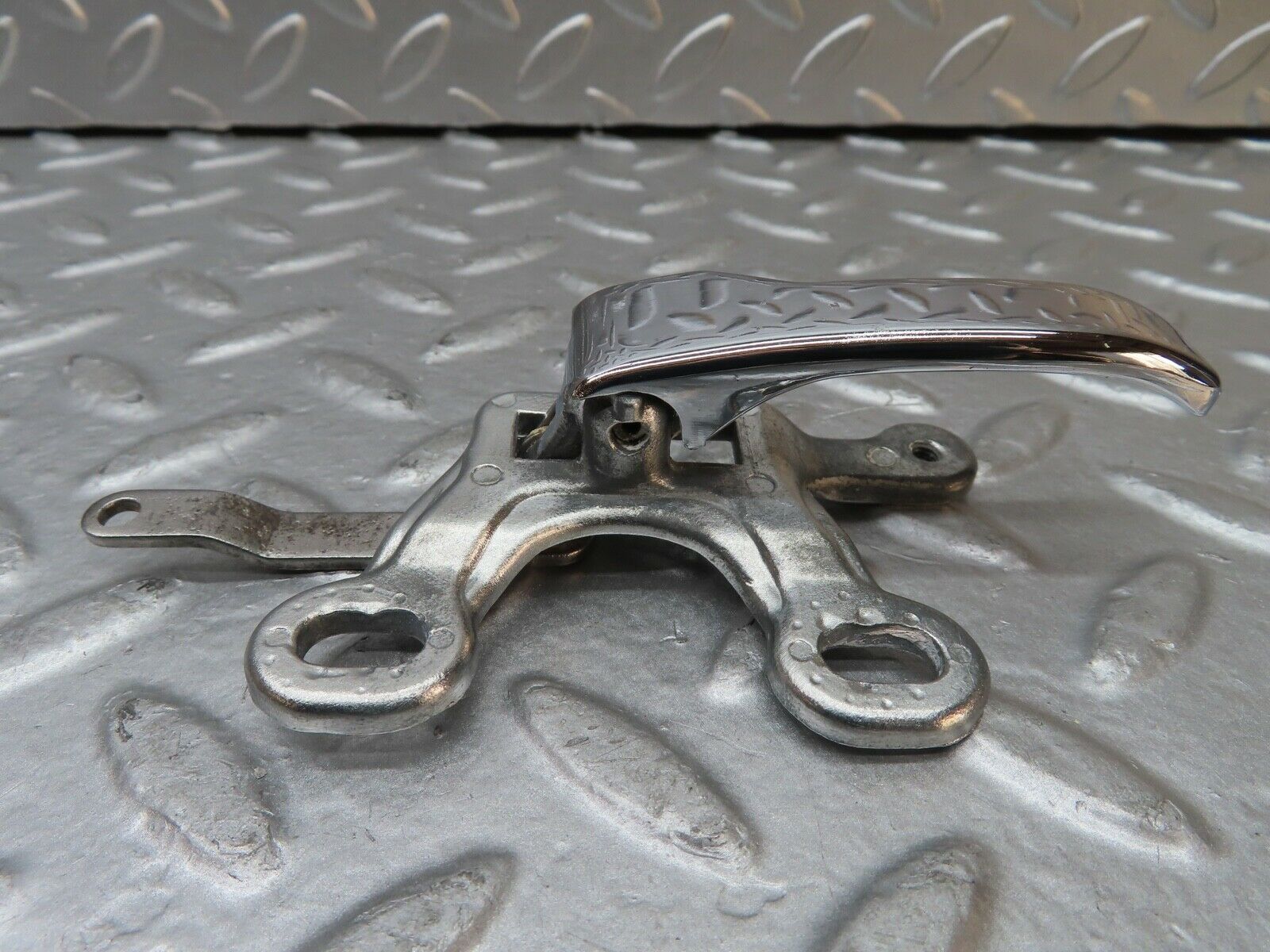 20842 Mercedes-Benz W114 250CE Coupe Left Interior Door Handle 1107660319