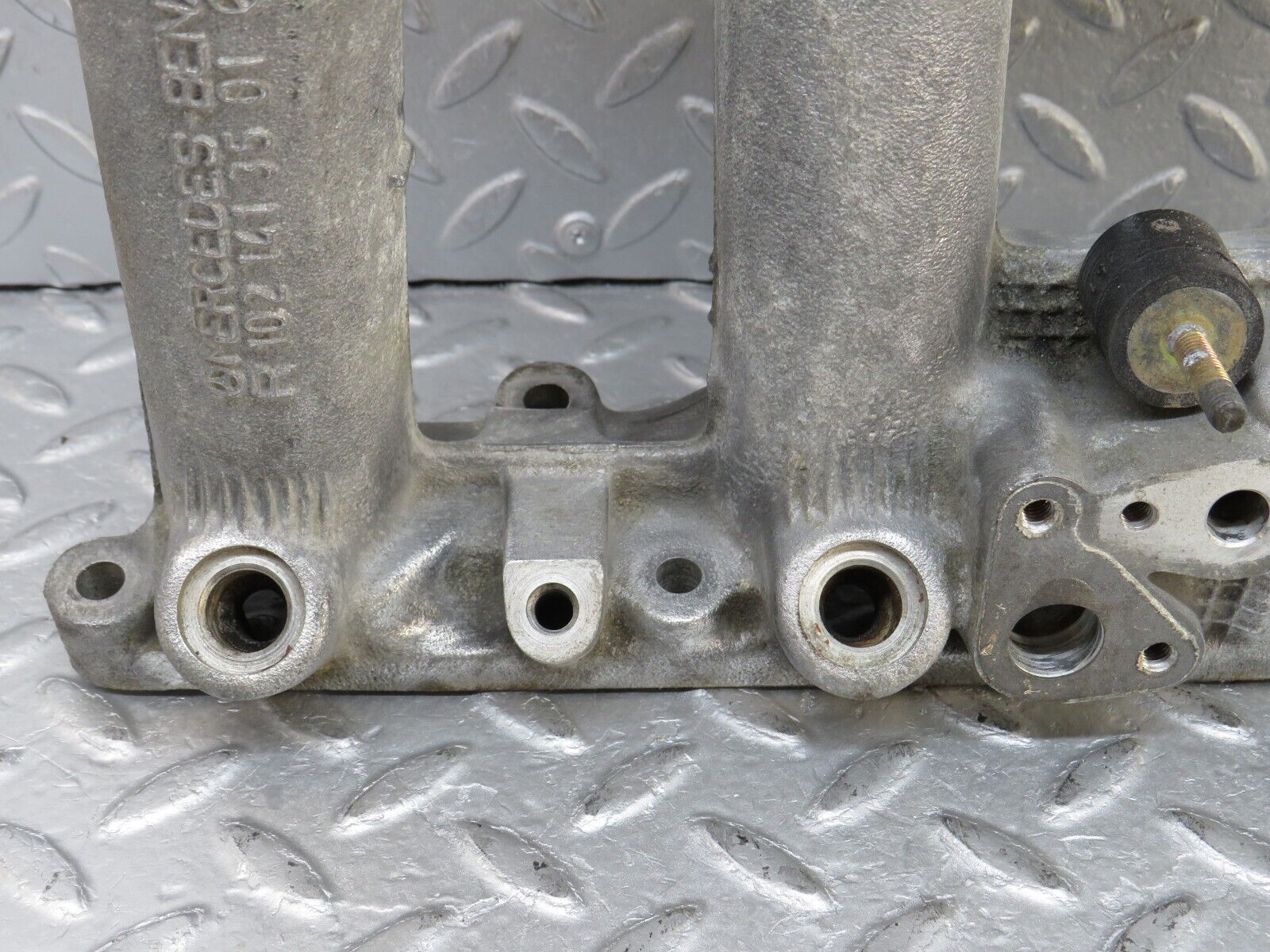 36675 Mercedes-Benz W201 190E 2.0L Air Intake Manifold 1021413501