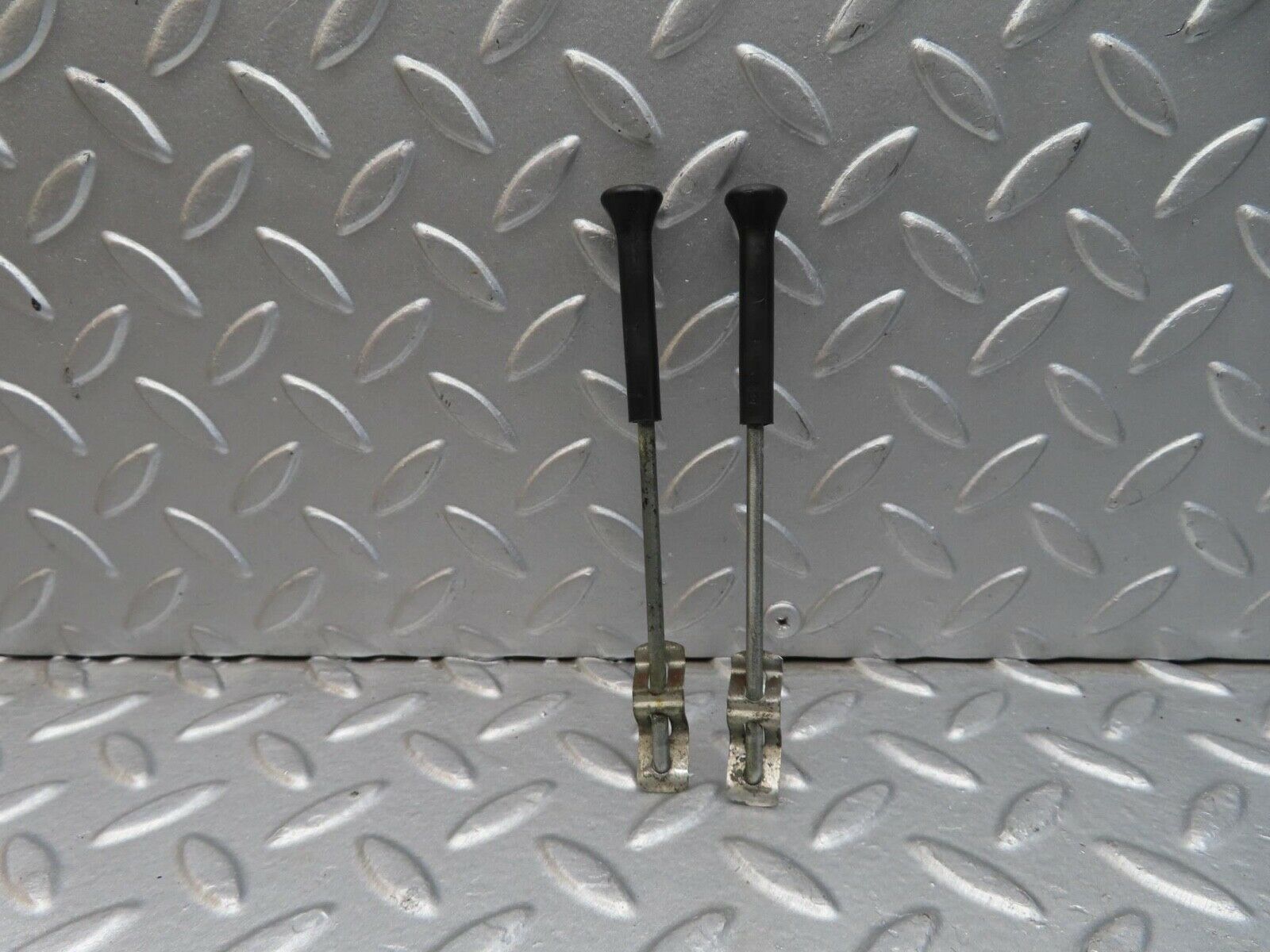 12907 Mercedes-Benz W111 220SE Front Door Lock Knob