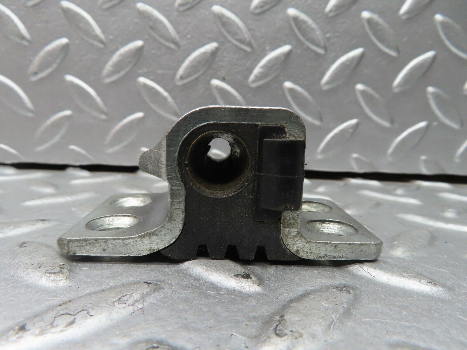 21516 Mercedes-Benz W126 300SE Door Lock Latch Right Side