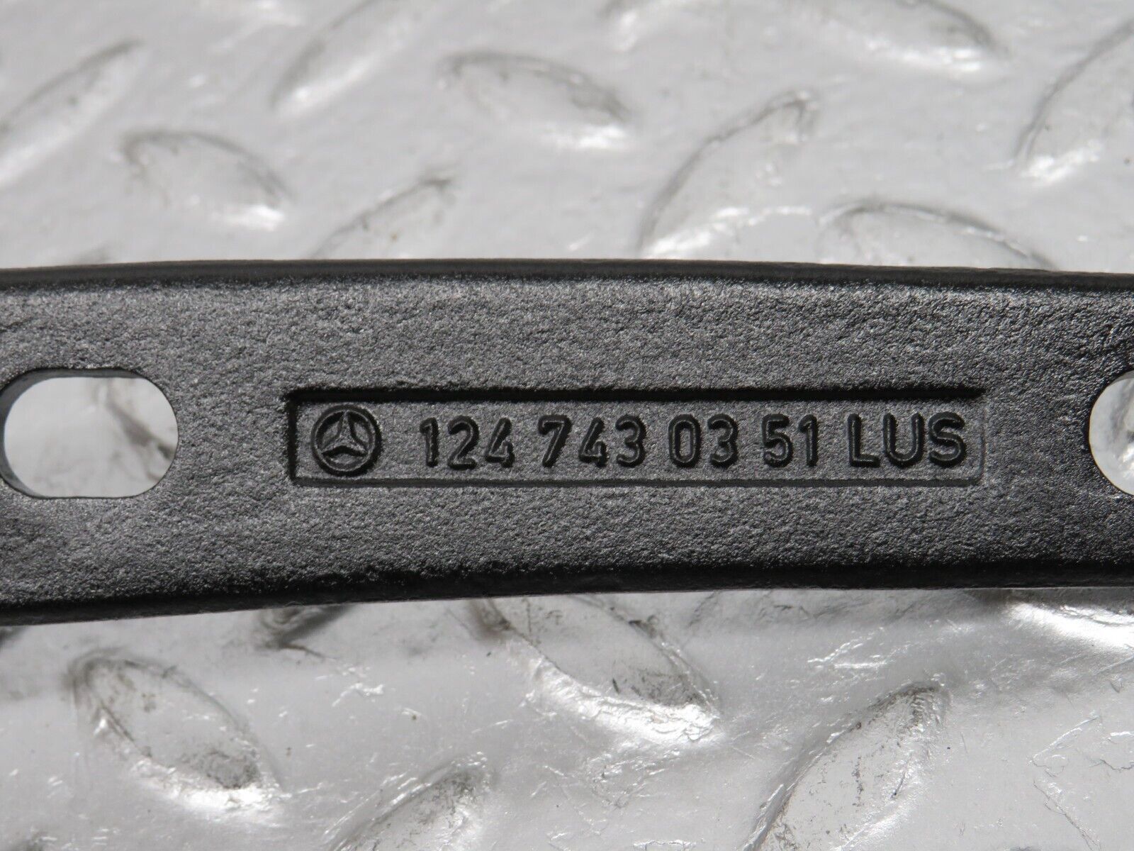32543 Mercedes-Benz S124 300TE Trunk Lid Hinge Left 1247430351 1247430121