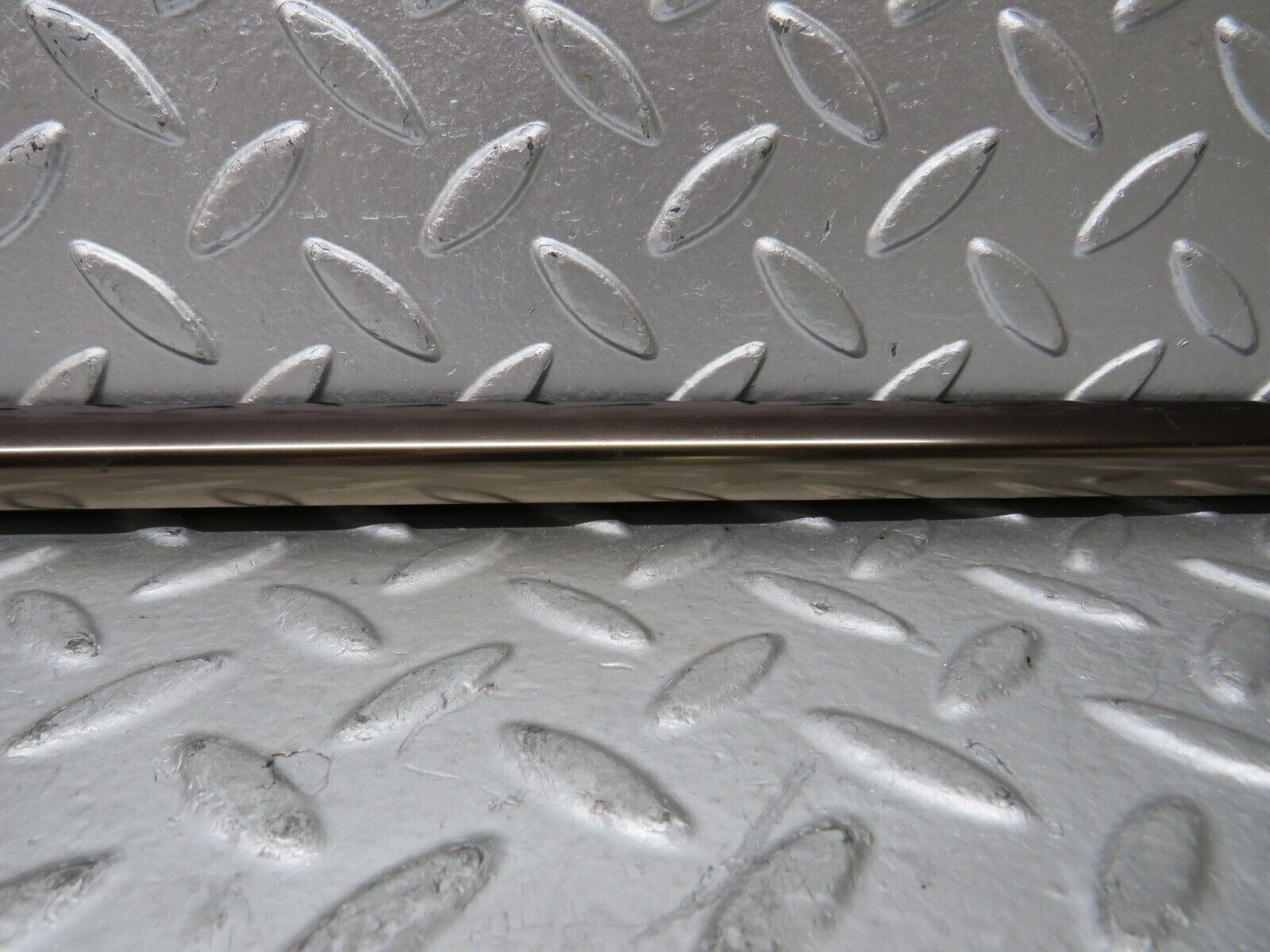 29000 Mercedes-Benz C124 320CE Coupe Front Left Door Chrome Trim