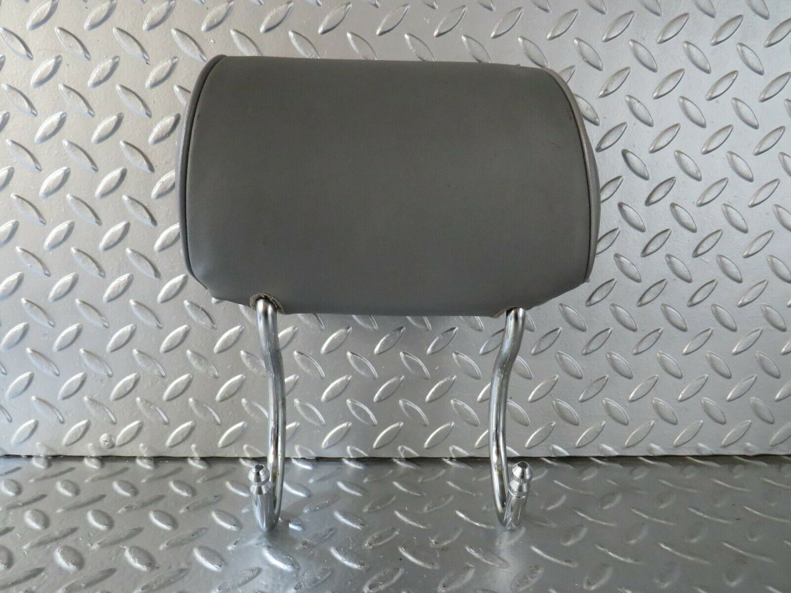 22510 Mercedes-Benz C124 E220 Coupe Coupe Rear Headrest Grey Leather