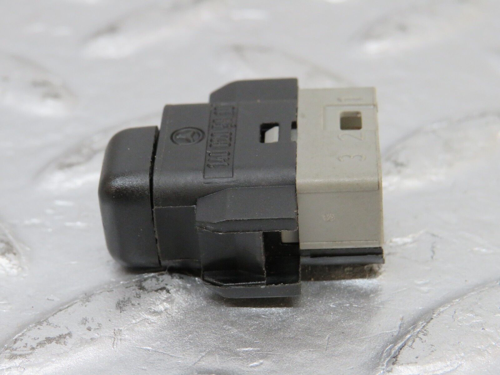 33318 Mercedes-Benz W202 C180 Child Lock Control Switch 1408205810