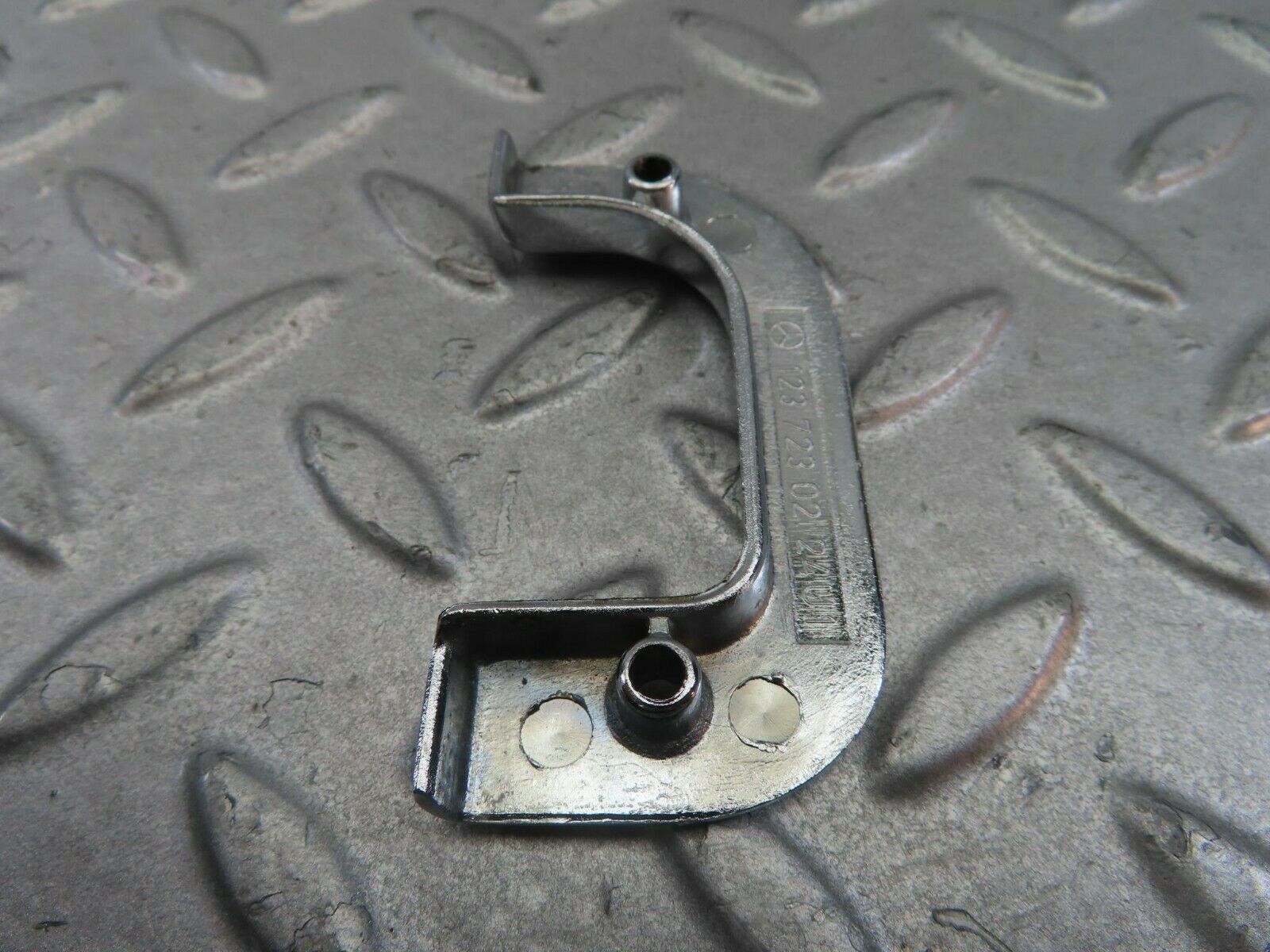 8725 Mercedes-Benz W123 Right Interior Chrome Door Latch Trim 1237230224