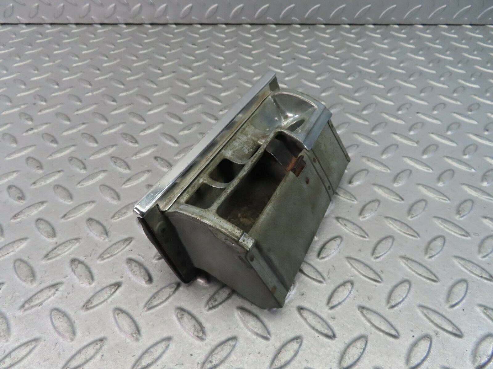 8699 Mercedes-Benz C107 Ashtray