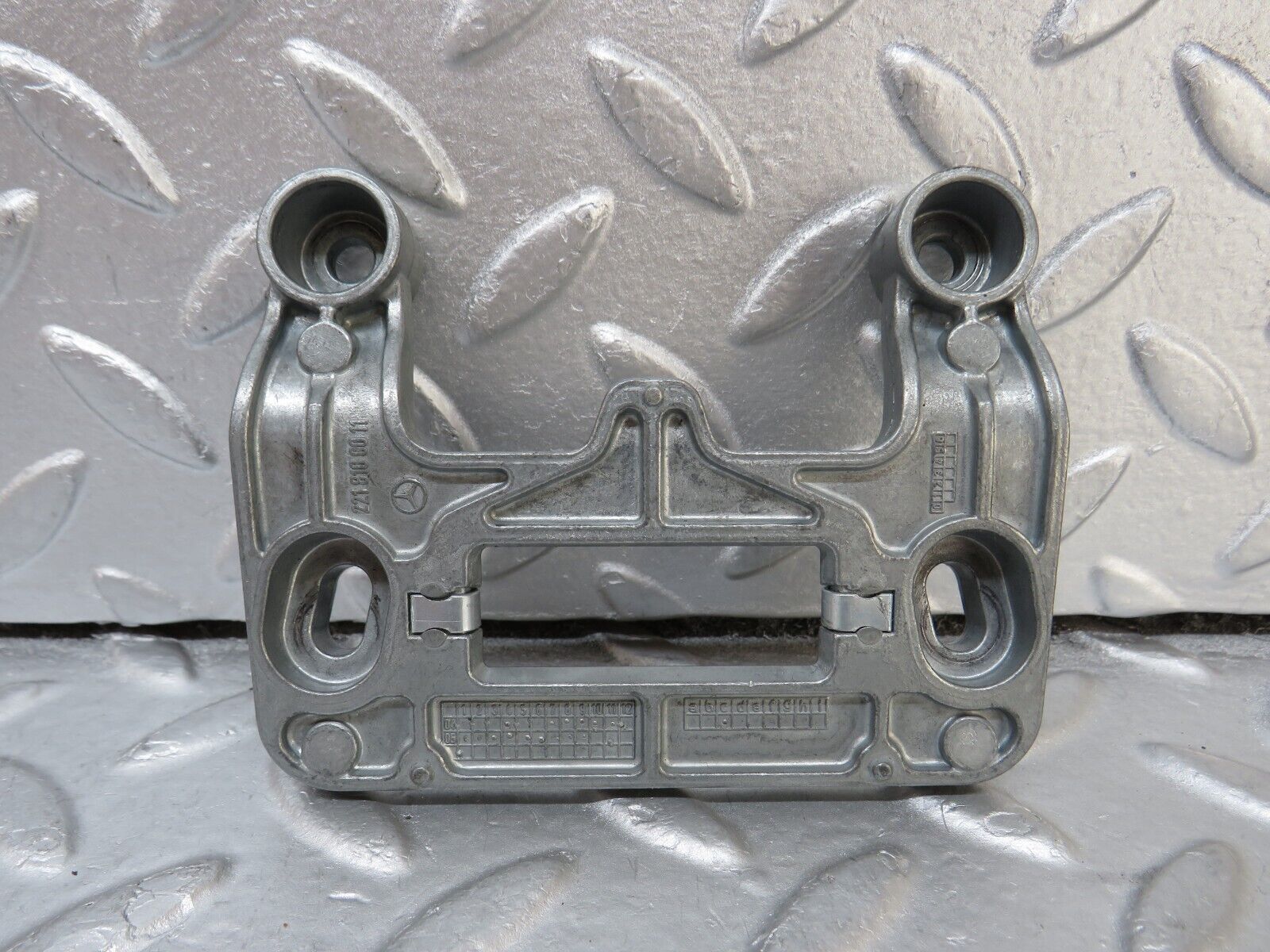 35176 Mercedes-Benz W221 Rear View Mirror Bracket 2218100011