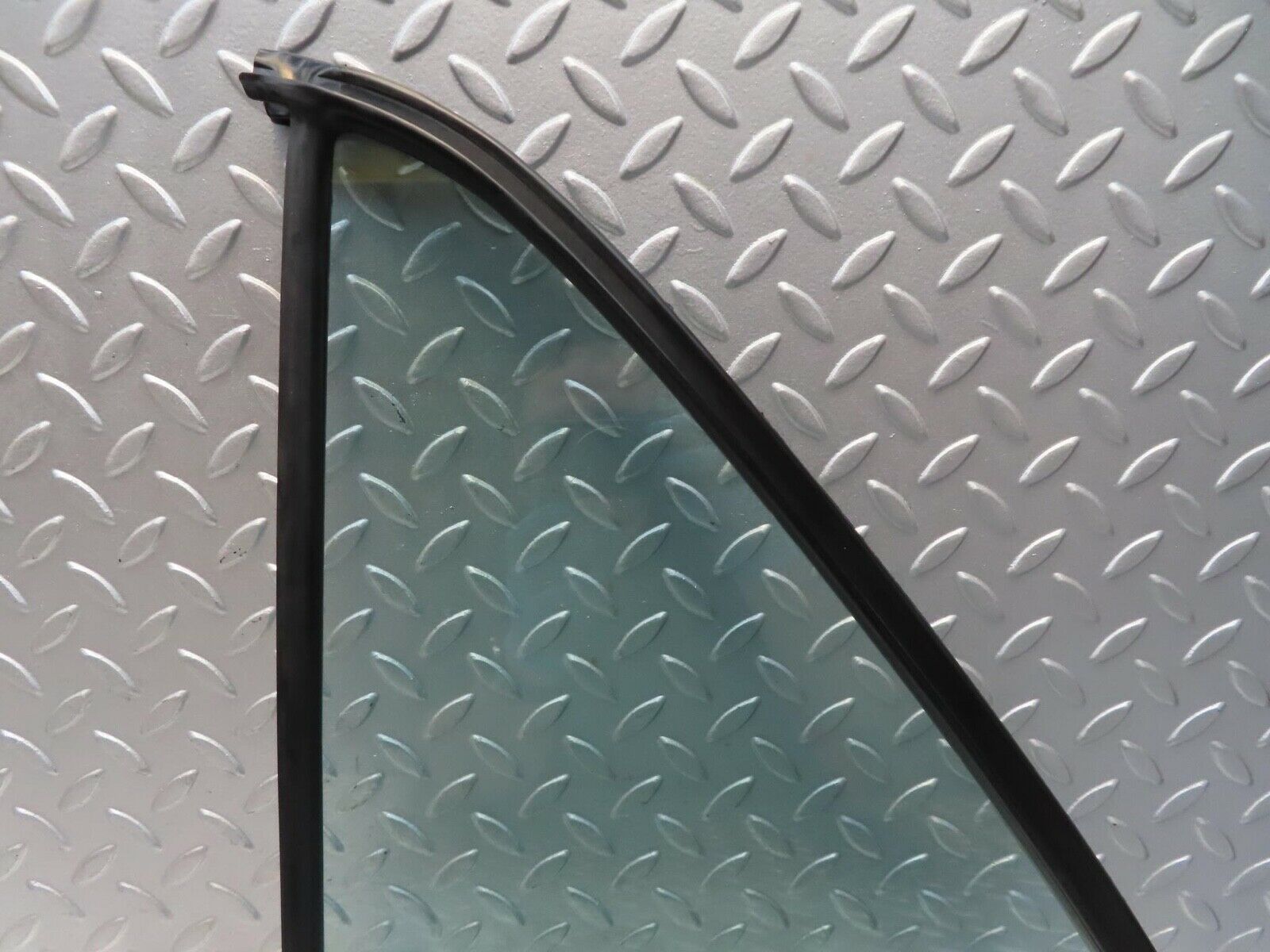 15431 Mercedes-Benz W123 230E Rear Left Quarter Window Glass 1237350124