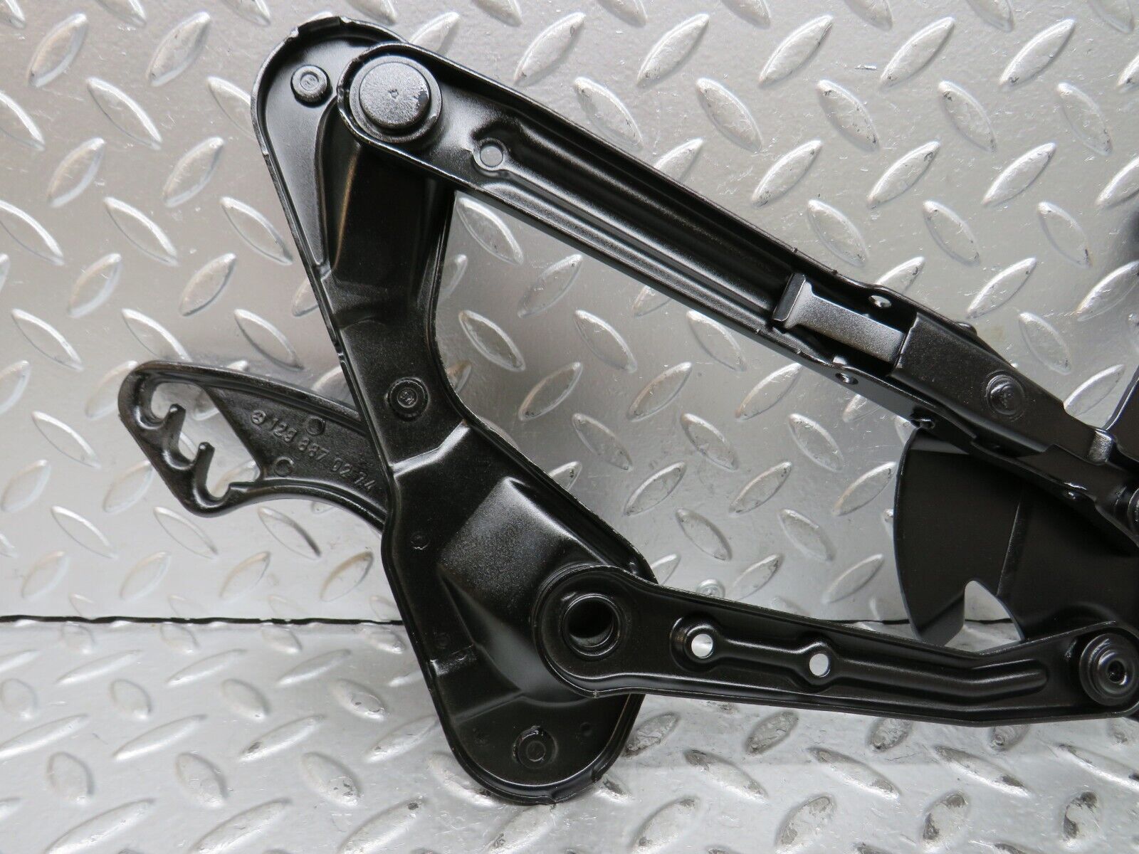 29009 Mercedes-Benz C124 320CE Coupe Bonnet Hinge Right Side 1298870274