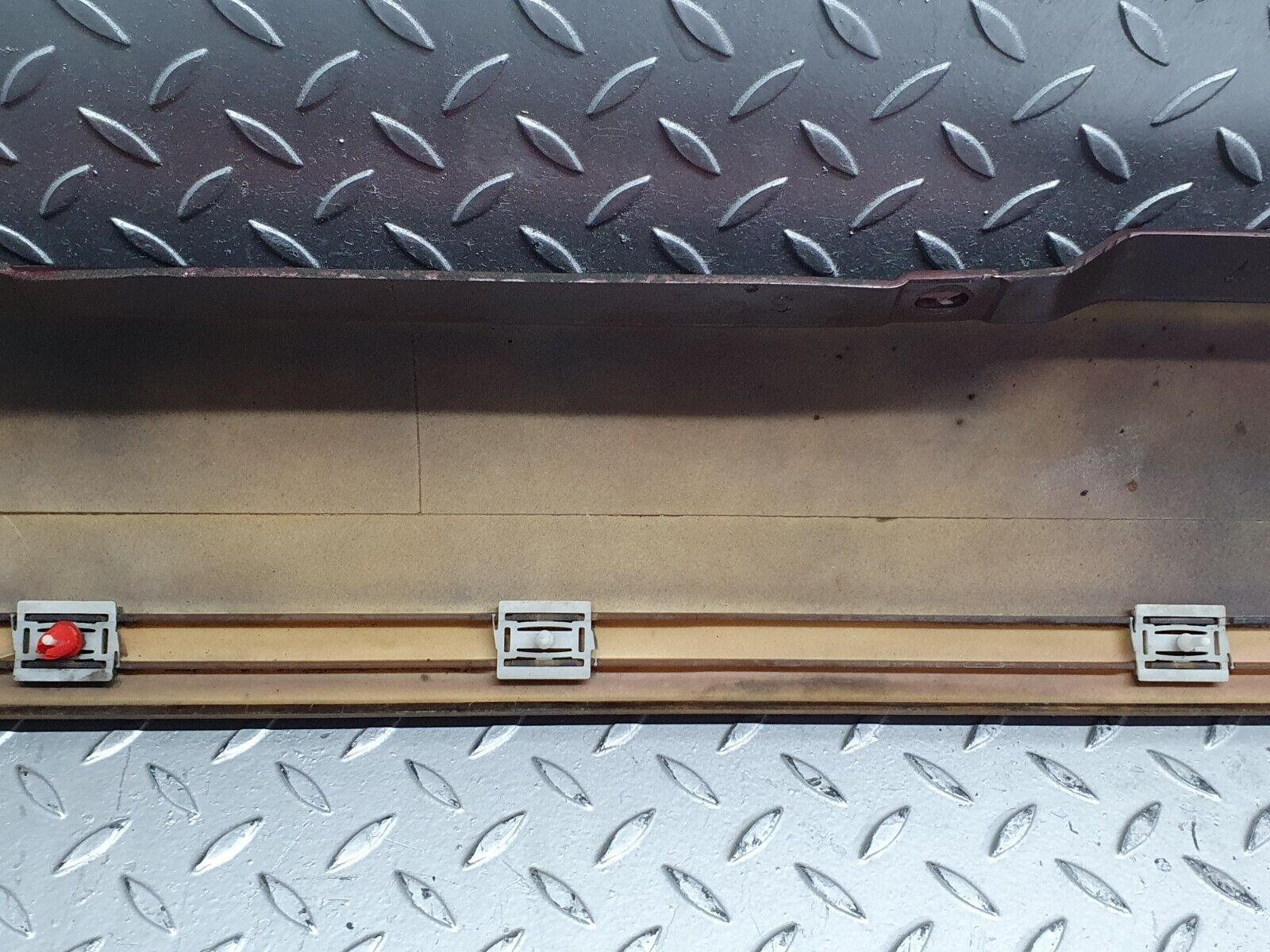 41225 Mercedes-Benz W126 300SE Side Skirt Left 1266904940 1266980330 1266980130