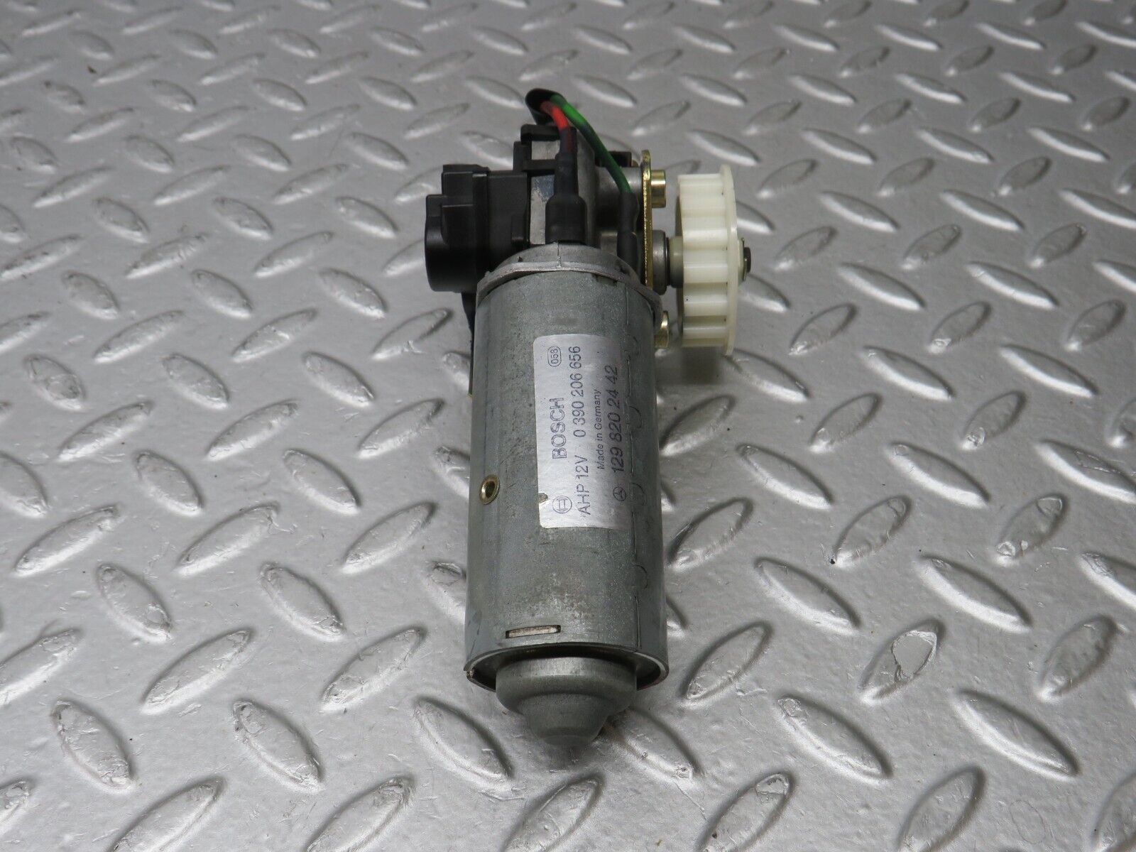 36821 Mercedes-Benz R129 300SL-24 Front Right Seat Adjustment Motor Bosch 1298202442 0390206656