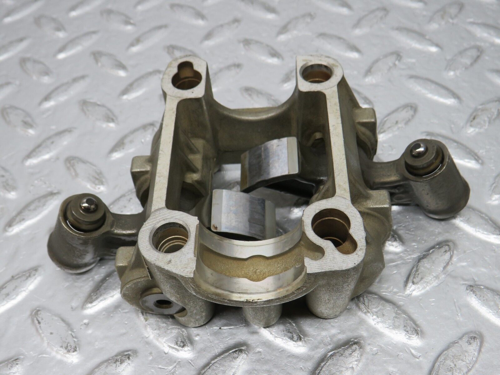 32621 Mercedes-Benz S124 300TE Rocker Arms Camshaft Bearing Block 1030510610