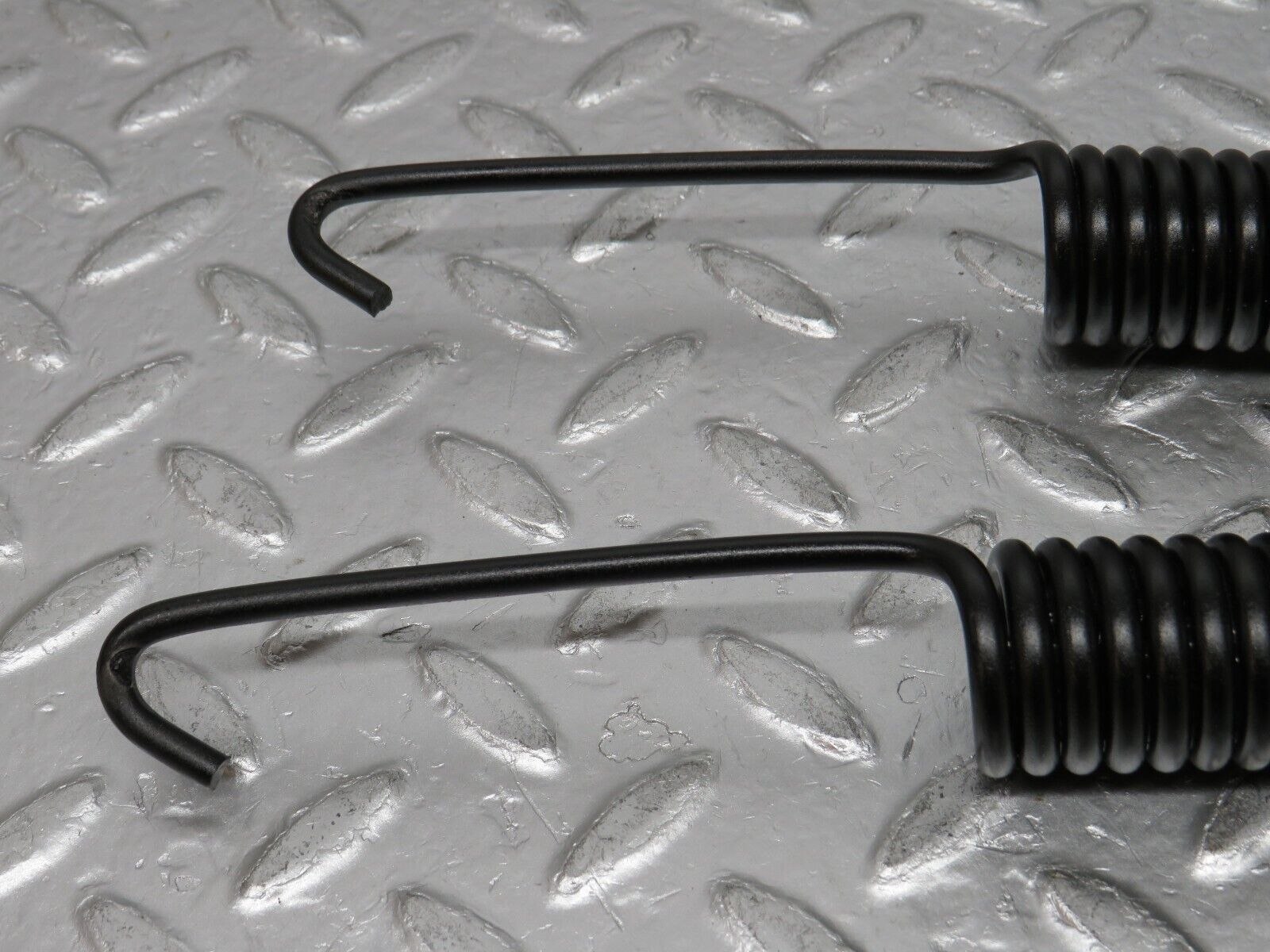 0733 Mercedes-Benz C107 350SLC Coupe Coupe Bonnet Hinge Spring Pair