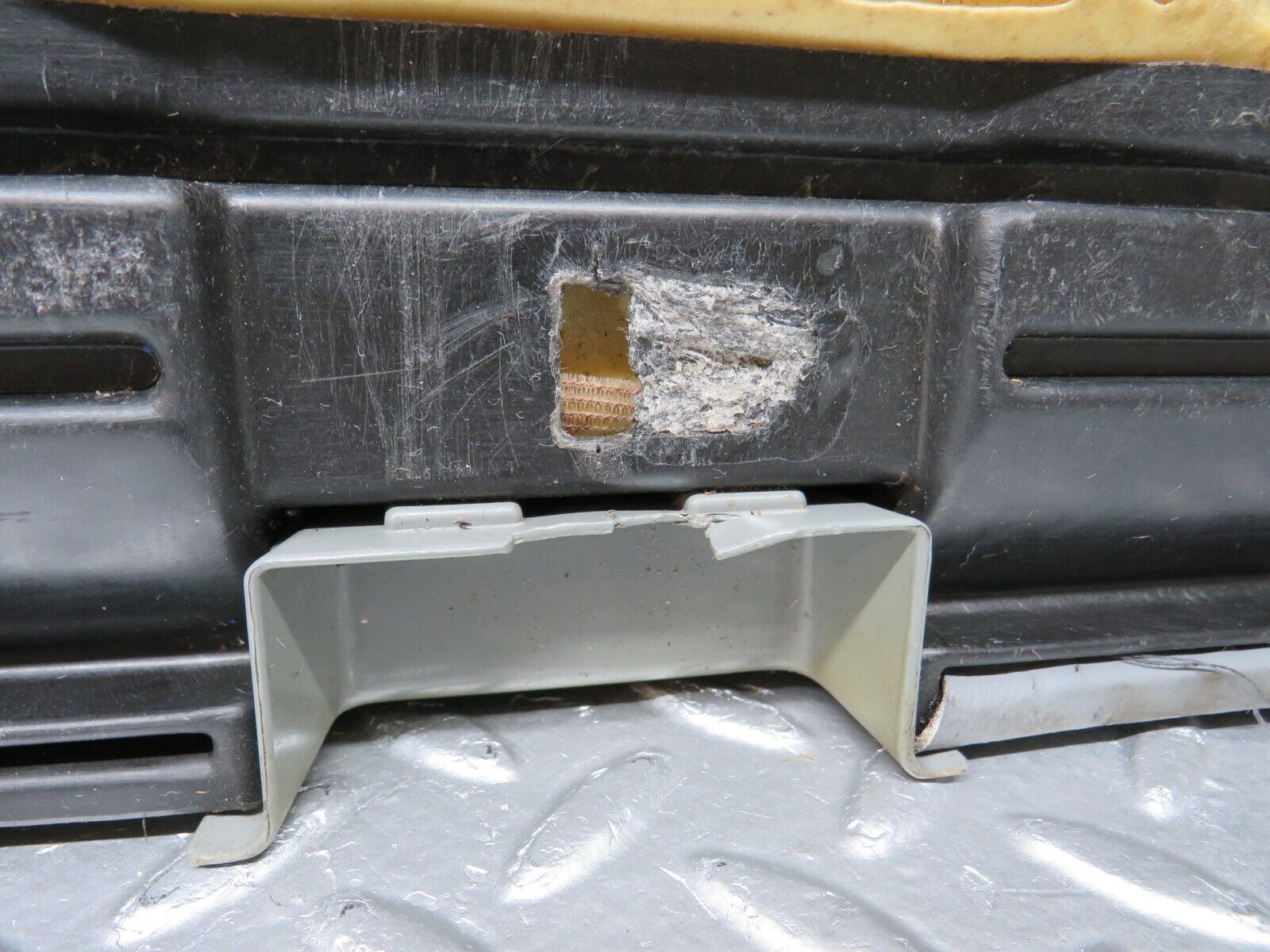 31500 Mercedes-Benz S124 220TE Wagon Third Seat Bench 1249300194