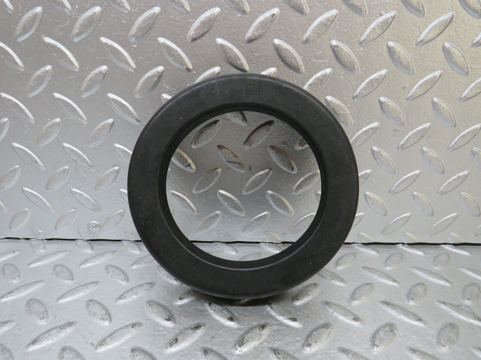 27088 Mercedes-Benz W123 280E Coil Spring Rubber Mounting New