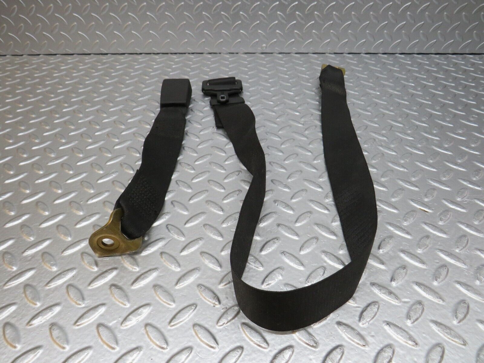 34011 Mercedes-Benz W124 260E Rear Seat Belt Set