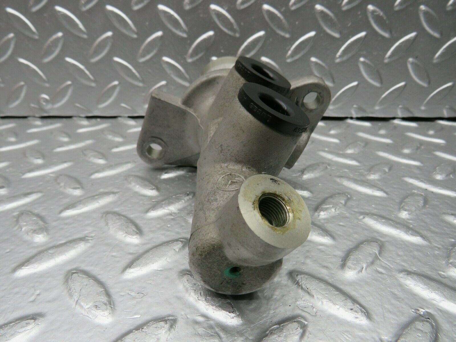 22414 Mercedes-Benz C124 E220 Coupe Brake Master Cylinder