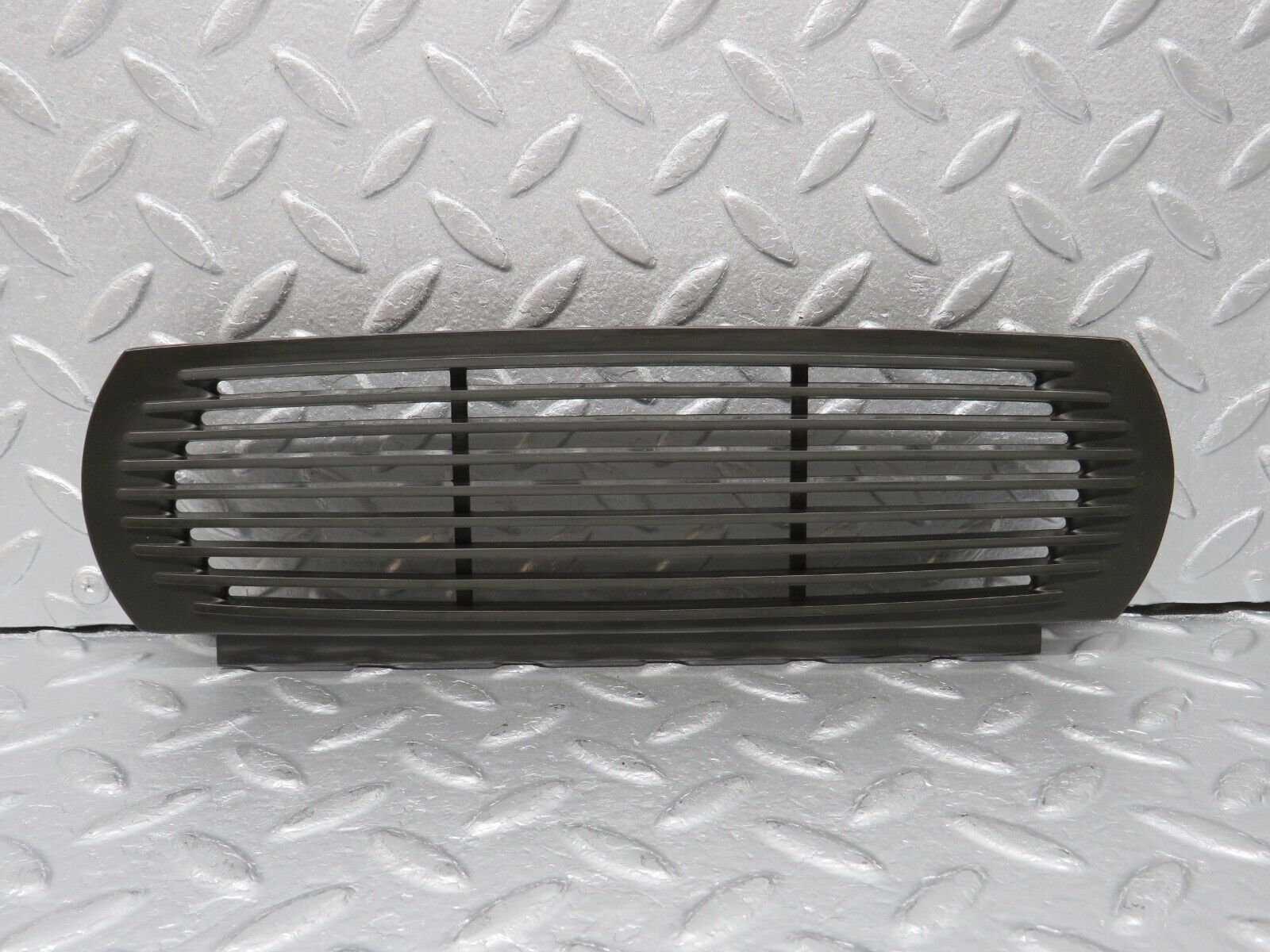 40324 Mercedes-Benz W110 230 Dashboard Speaker Cover