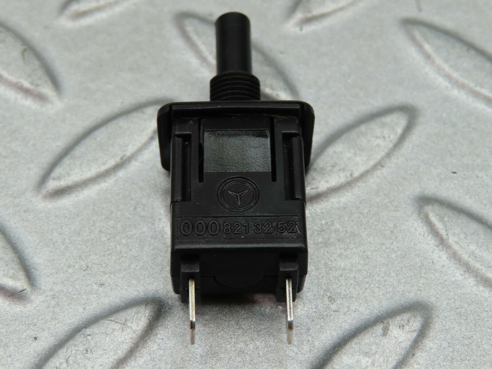 5759 Mercedes-Benz W123 200 Glove Box Light Switch 0008213252