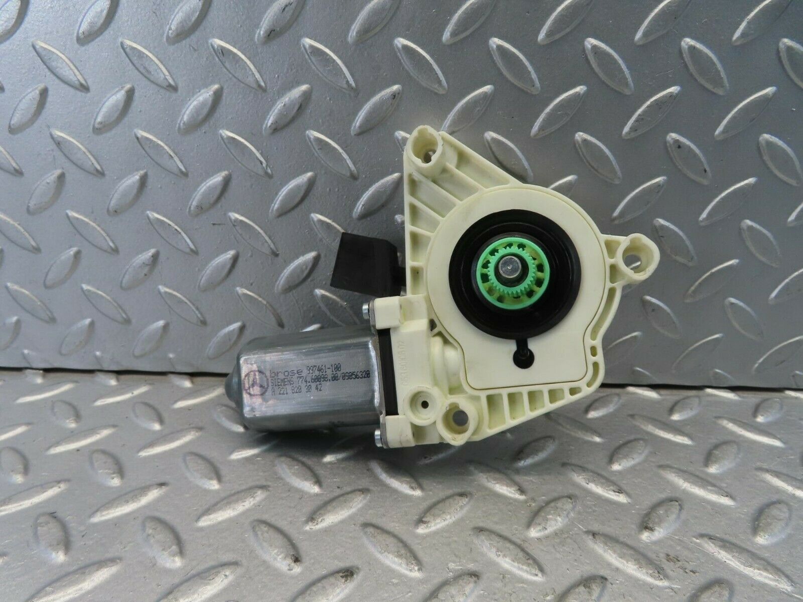 11191 Mercedes-Benz W221 S320 Rear Right Door Window Regulator Motor 997461100