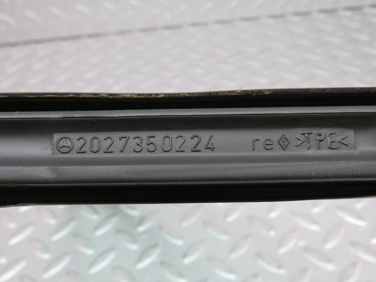 33260 Mercedes-Benz W202 C180 Rear Right Quarter Window Glass 2027350224