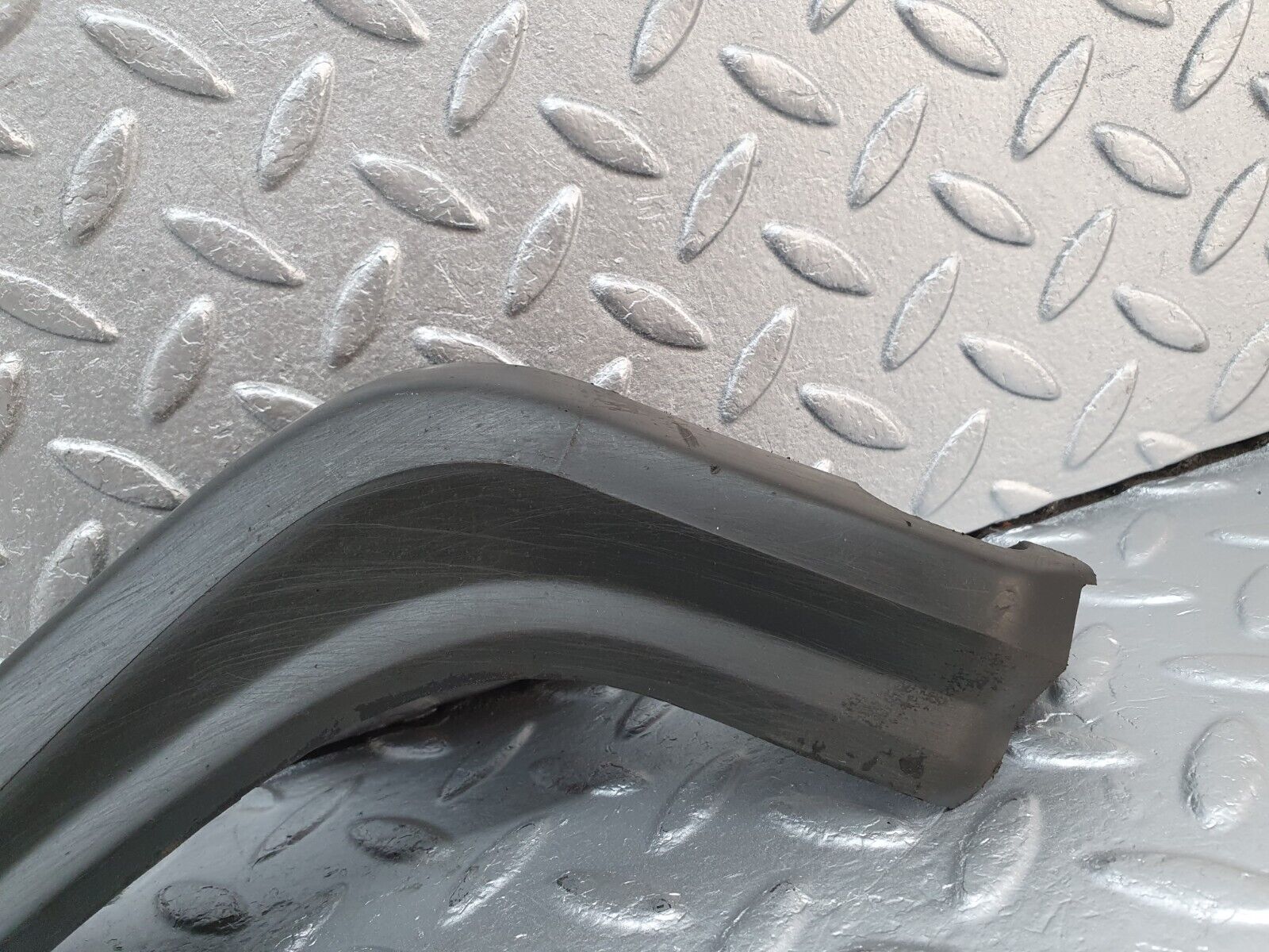 41550 Mercedes-Benz W124 200E Fender Wing Lower Moulding Trim Right Side 1248840231