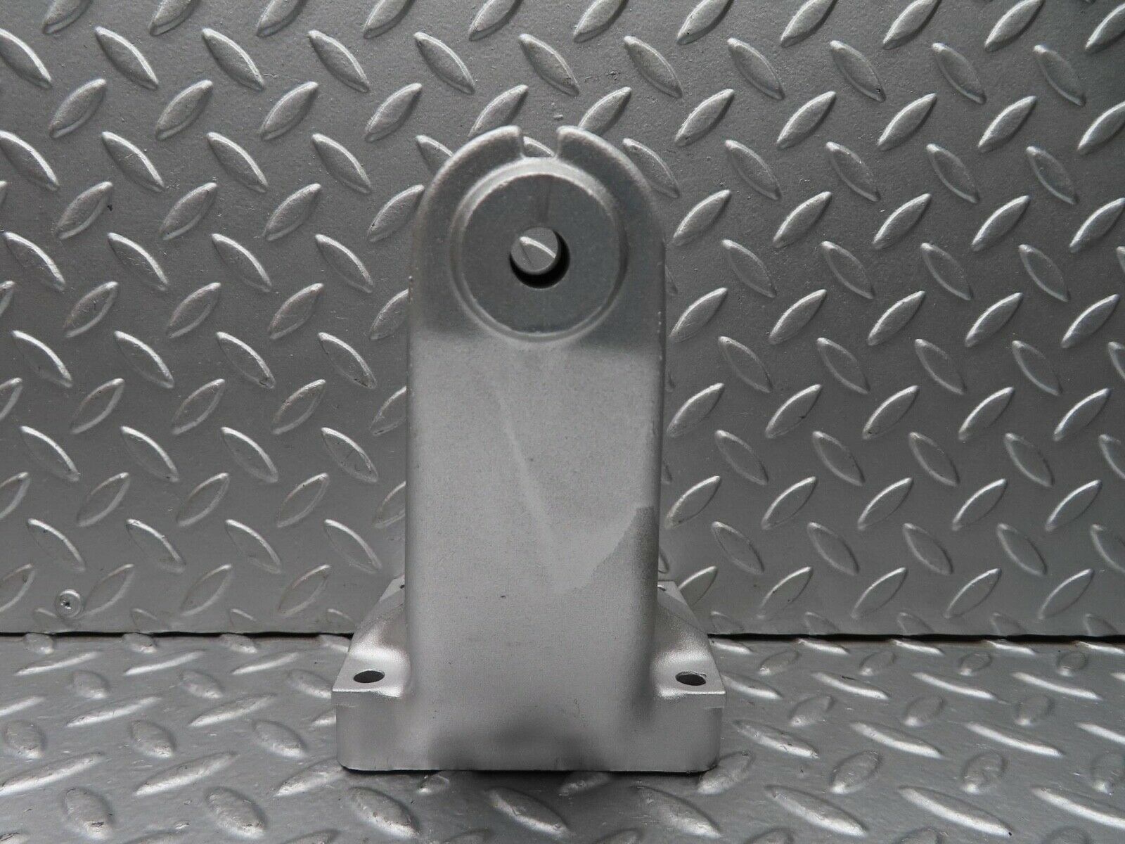 15093 Mercedes-Benz W140 S320 Engine Mount Bracket Left Side 6032235204