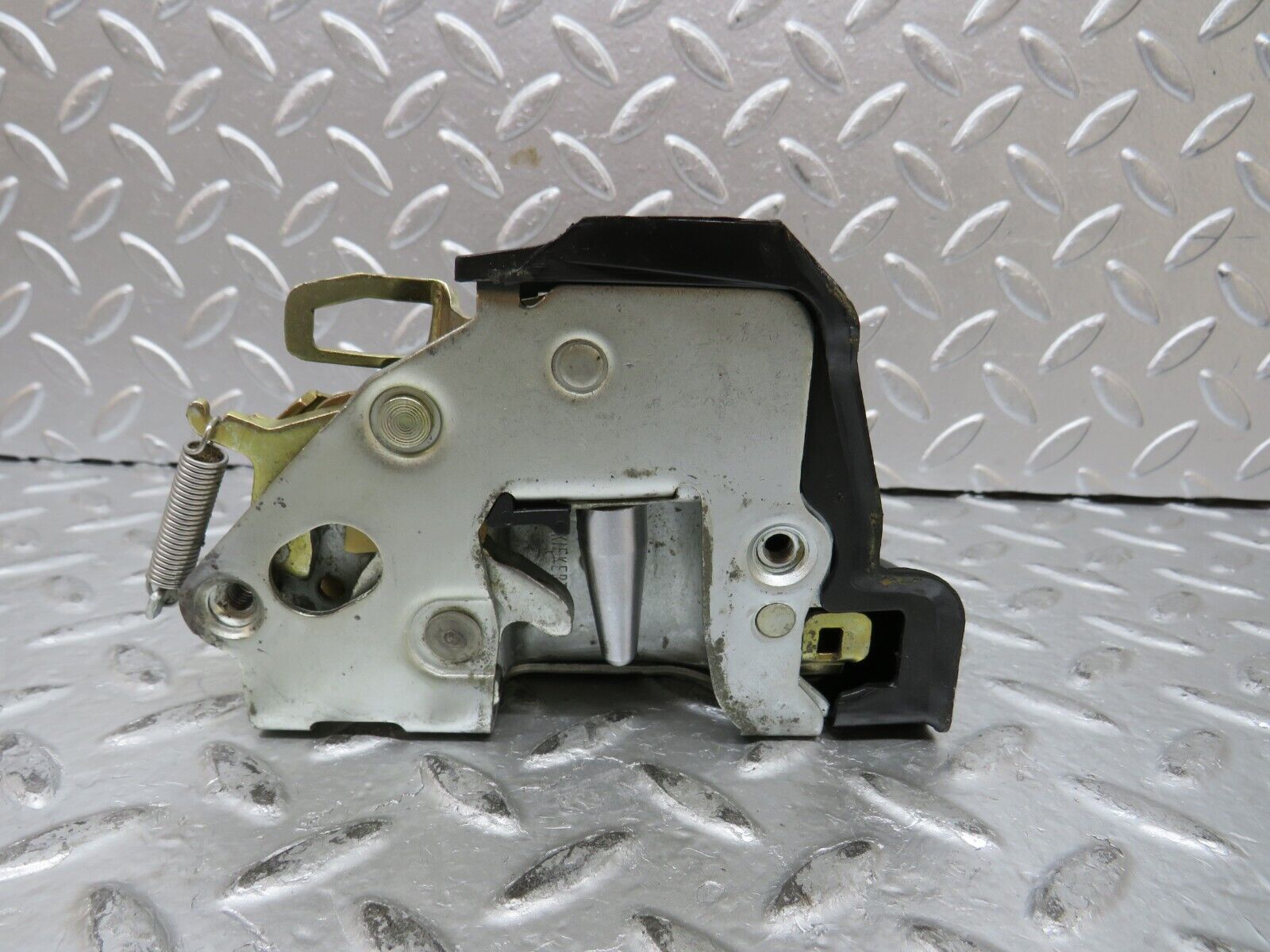27405 Mercedes-Benz W123 280E Rear Left Door Lock Mechanism 1237230108