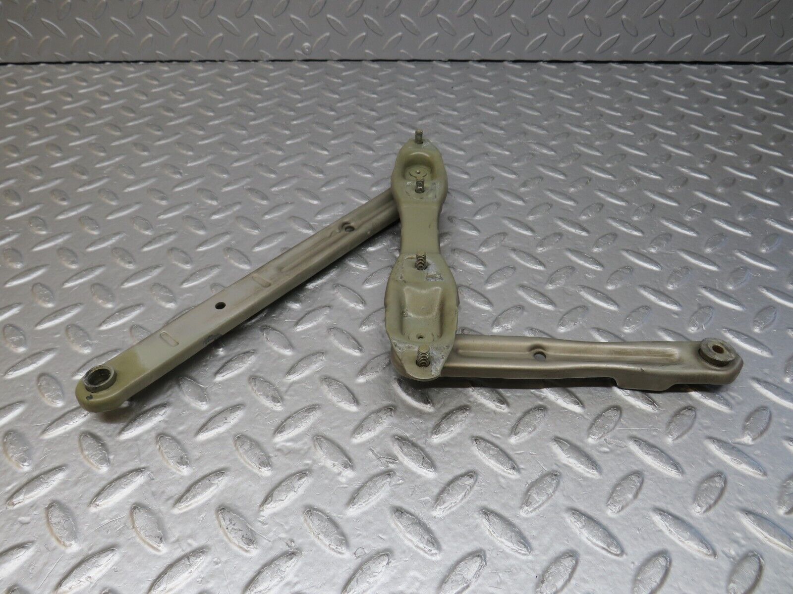 36537 Mercedes-Benz W201 190E 2.0L Bonnet Hinge Right Side