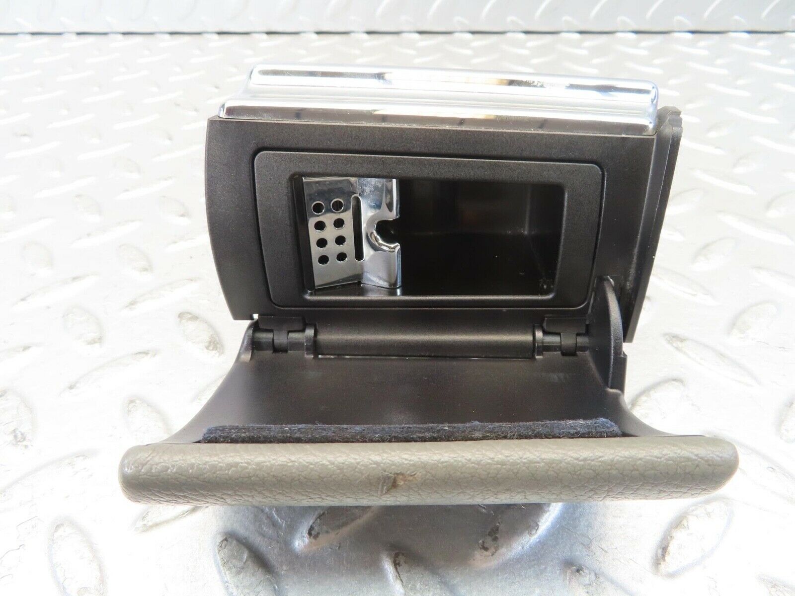 11123 Mercedes-Benz W221 S320 Ashtray Rear Right Door 81272002