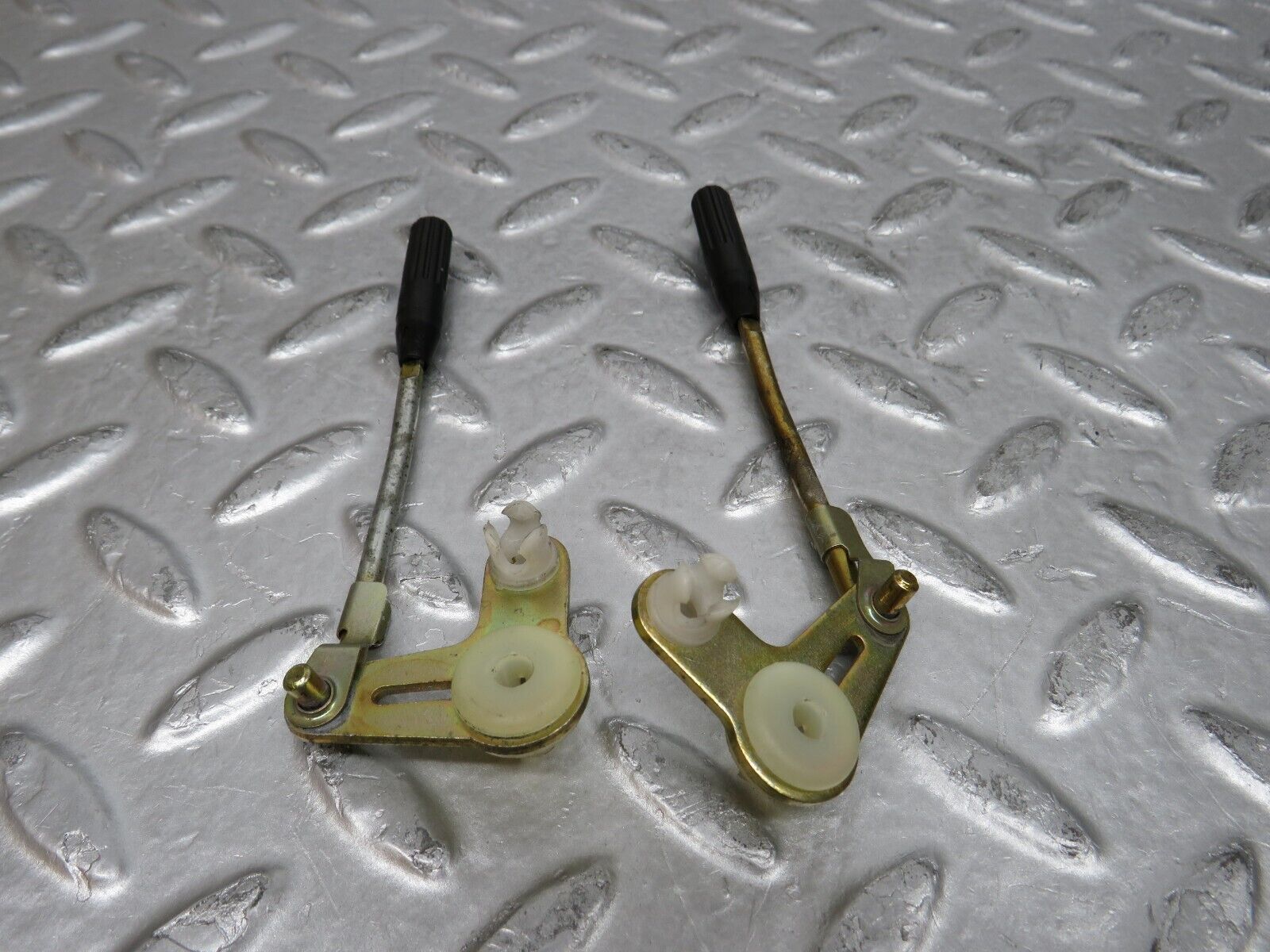 29381 Mercedes-Benz W124 230E Rear Door Lock Knob Pair