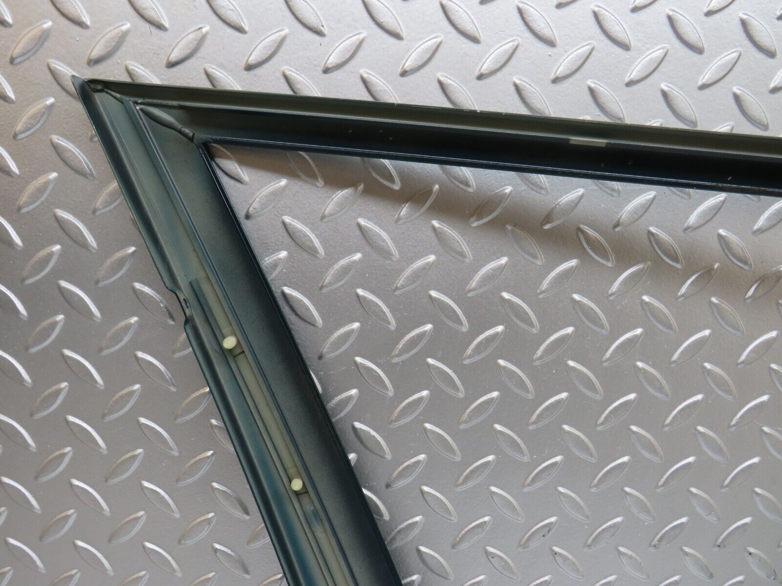 27822 Mercedes-Benz S124 300TE Front Right Exterior Door Frame