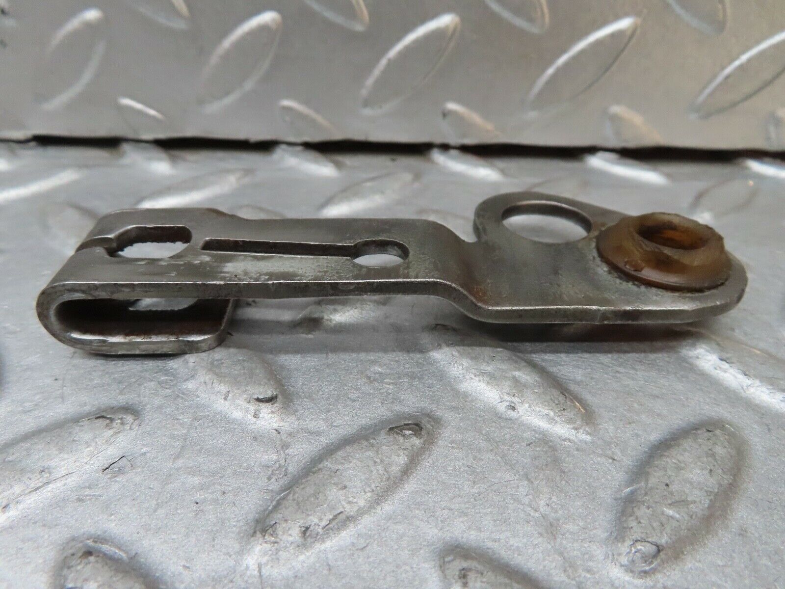 17499 Mercedes-Benz C123 280CE Coupe Gearbox Linkage Bracket