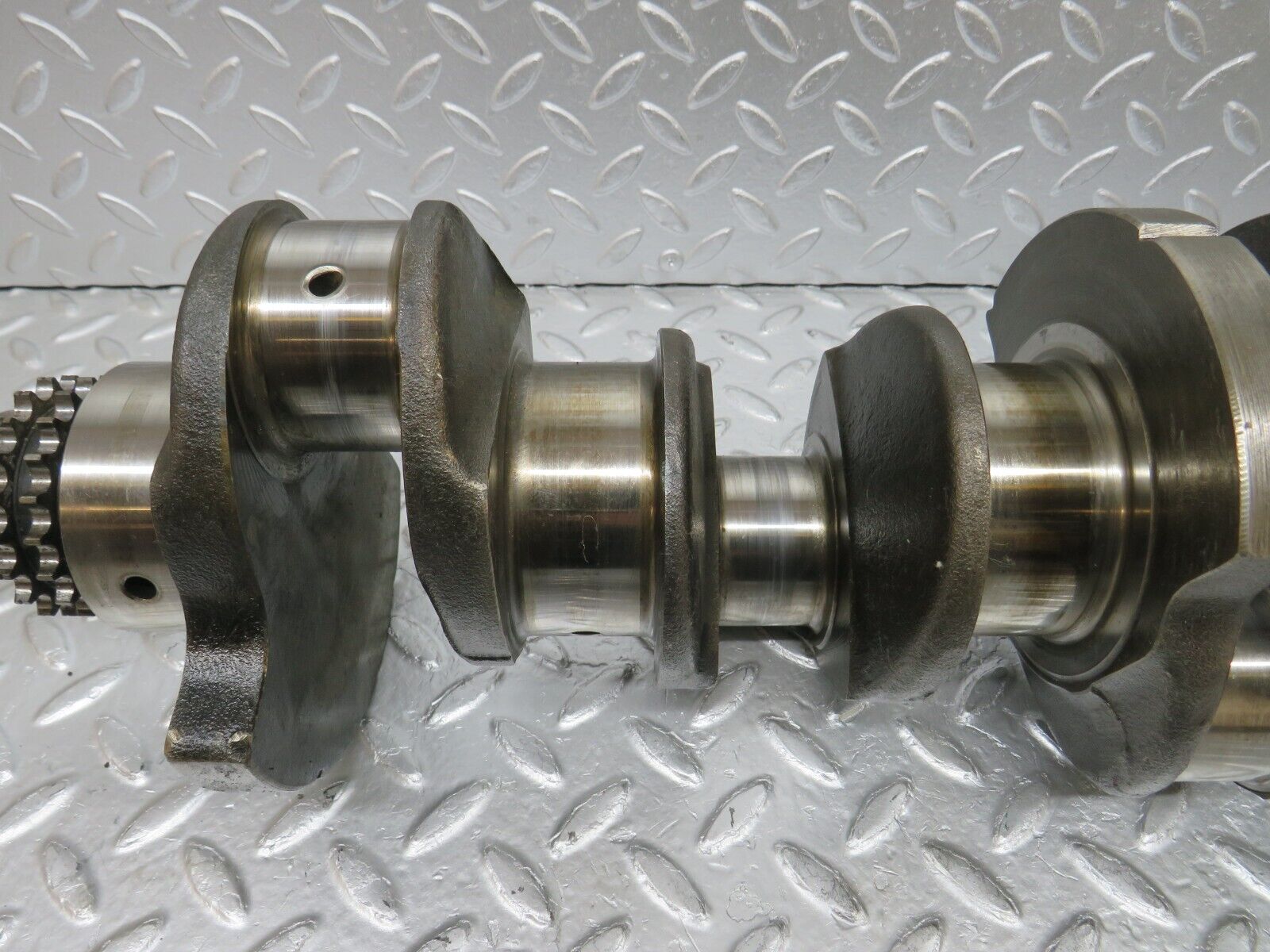 32929 Mercedes-Benz W123 300D Crankshaft OM617.912 6170310401