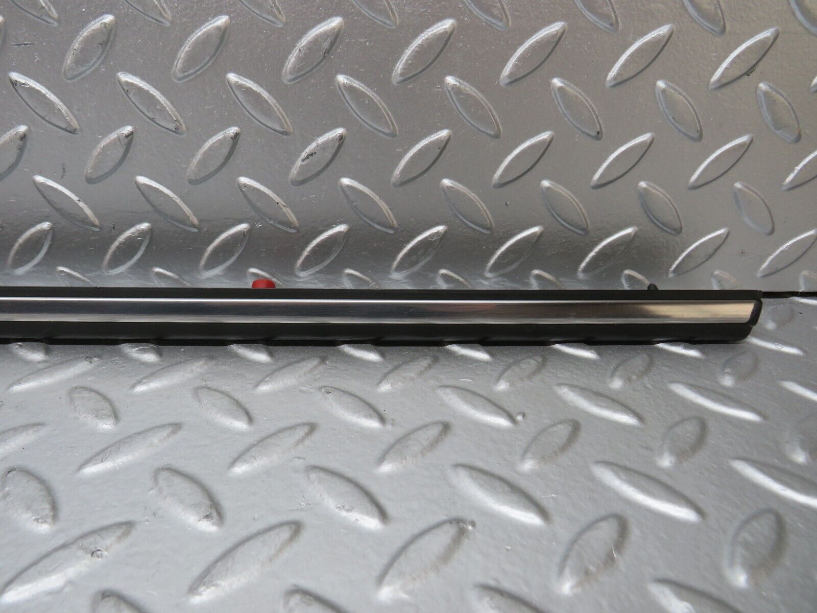 27893 Mercedes-Benz W123 280E Rear Left Door Centre Moulding Trim