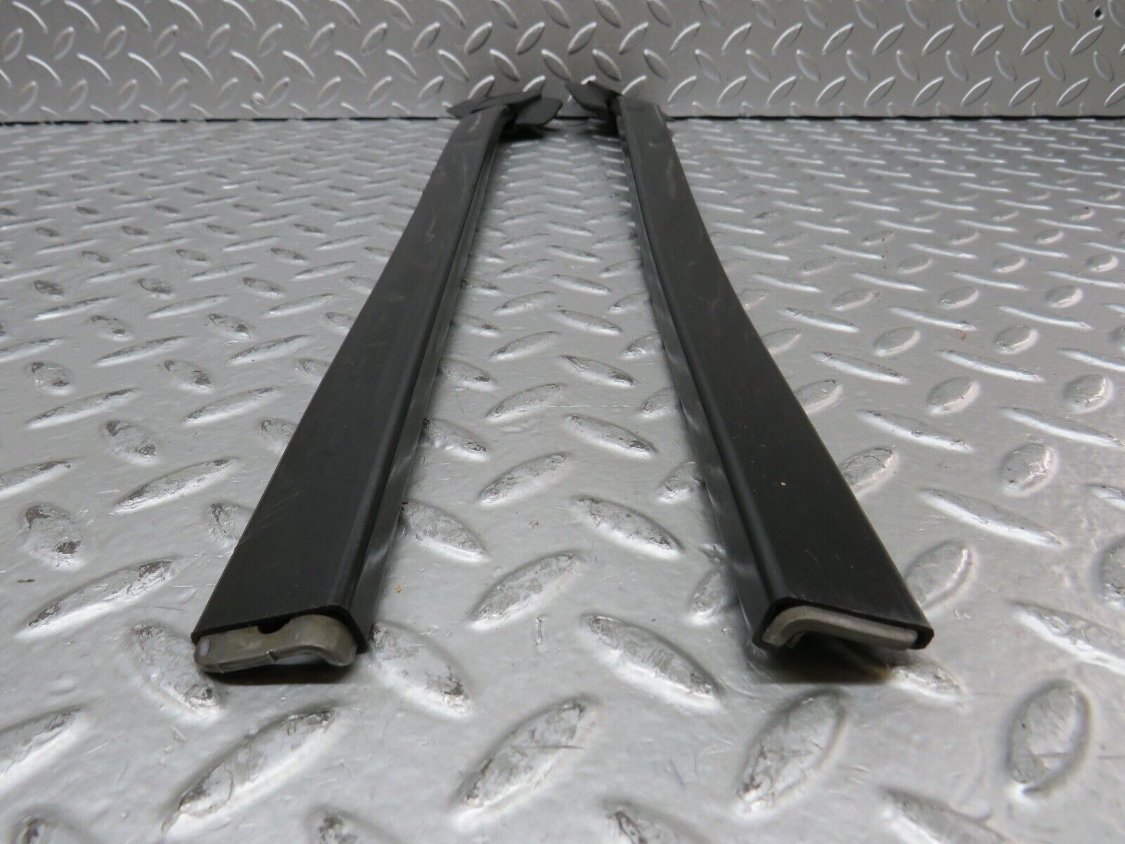 28640 Mercedes-Benz W123 280E Seat Belt Runner 1239192520 1239192620